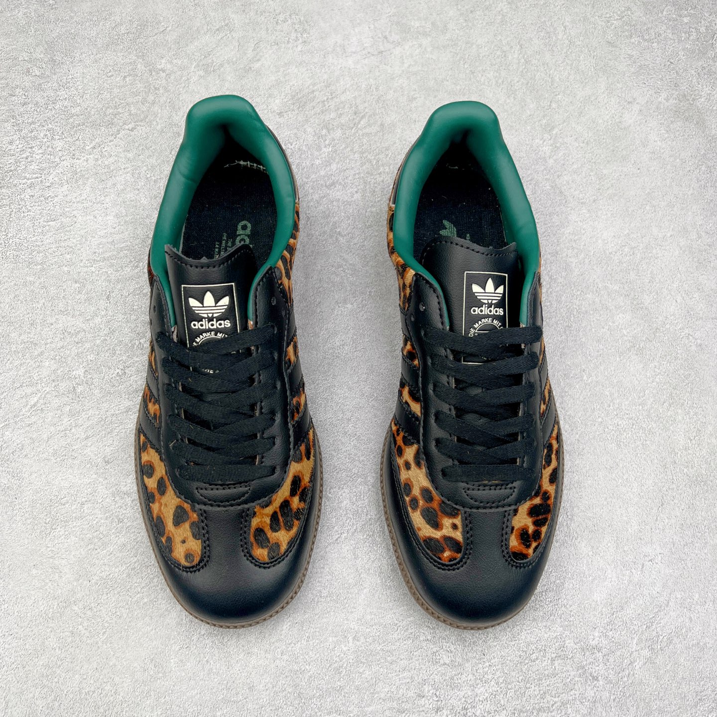 图片[2]-AD Original Samba OG 复古经典轻便板鞋 JI2735 这款桑巴鞋展示了高质量的工艺 带有装饰的超锁缝制和无缝的手感 柔软、柔软的皮革造型和标志性的3条纹完成了精致的外观 正规合身鞋带 鞋面上有绒面鞋垫 橡胶鞋底 享受正畸套筒软感 自50年代首次亮相以来就一直在赢得粉丝的青睐 尺码：36 36.5 37.5 38 38.5 39 40 40.5 41 42 42.5 43 44 44.5 45-选品中心