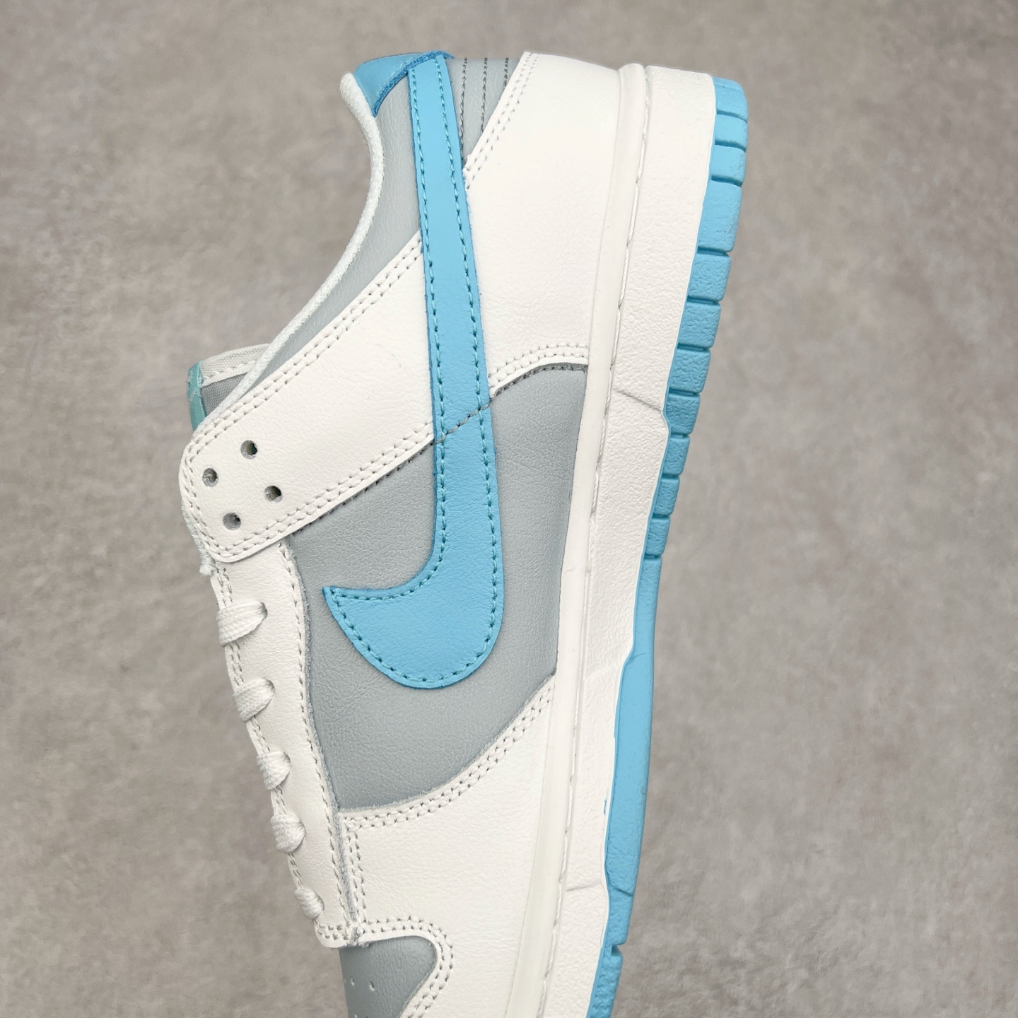 图片[7]-NK Dunk Low IB4503-072 全新支线性价比拉满 迎合行情定价 正确头层皮料 细节均购入原鞋校对开发 全套原纸板楦头加持 细节品控鞋型稳定 独家私模官方最新原厂磨具打造大底 鞋头坡度极致还原 原盒原配 玻璃冲刀 超高清洁度 全鞋零毛边皮料切割 正确中底布背胶中底布拉帮走线 尺码：36 36.5 37.5 38 38.5 39 40 40.5 41 42 42.5 43 44 44.5 45 46-选品中心