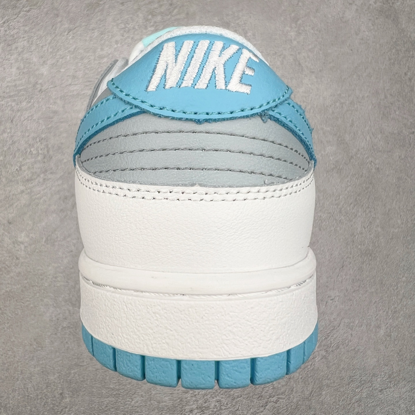 图片[8]-NK Dunk Low IB4503-072 全新支线性价比拉满 迎合行情定价 正确头层皮料 细节均购入原鞋校对开发 全套原纸板楦头加持 细节品控鞋型稳定 独家私模官方最新原厂磨具打造大底 鞋头坡度极致还原 原盒原配 玻璃冲刀 超高清洁度 全鞋零毛边皮料切割 正确中底布背胶中底布拉帮走线 尺码：36 36.5 37.5 38 38.5 39 40 40.5 41 42 42.5 43 44 44.5 45 46-选品中心