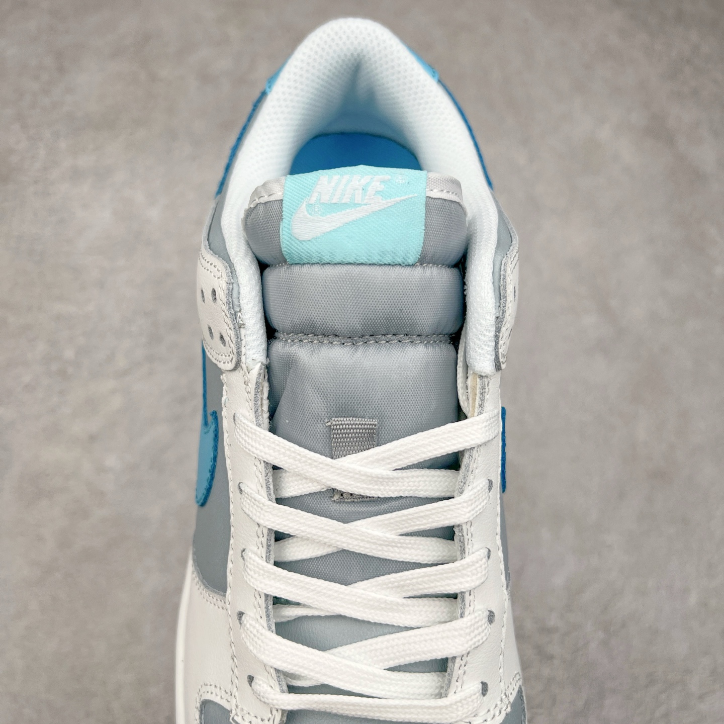 图片[5]-NK Dunk Low IB4503-072 全新支线性价比拉满 迎合行情定价 正确头层皮料 细节均购入原鞋校对开发 全套原纸板楦头加持 细节品控鞋型稳定 独家私模官方最新原厂磨具打造大底 鞋头坡度极致还原 原盒原配 玻璃冲刀 超高清洁度 全鞋零毛边皮料切割 正确中底布背胶中底布拉帮走线 尺码：36 36.5 37.5 38 38.5 39 40 40.5 41 42 42.5 43 44 44.5 45 46-选品中心