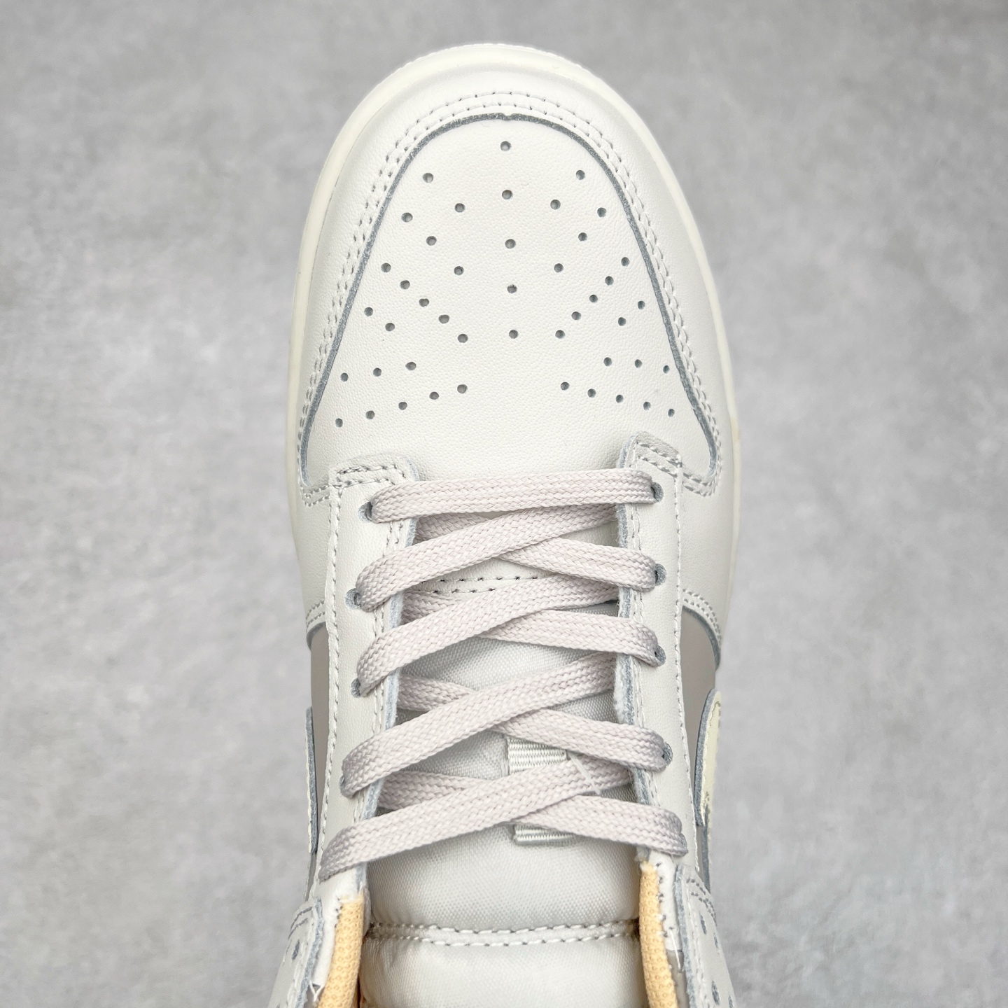 图片[4]-NK Dunk Low HF5441-001 全新支线性价比拉满 迎合行情定价 正确头层皮料 细节均购入原鞋校对开发 全套原纸板楦头加持 细节品控鞋型稳定 独家私模官方最新原厂磨具打造大底 鞋头坡度极致还原 原盒原配 玻璃冲刀 超高清洁度 全鞋零毛边皮料切割 正确中底布背胶中底布拉帮走线 尺码：36 36.5 37.5 38 38.5 39 40 40.5 41 42 42.5 43 44 44.5 45 46-选品中心