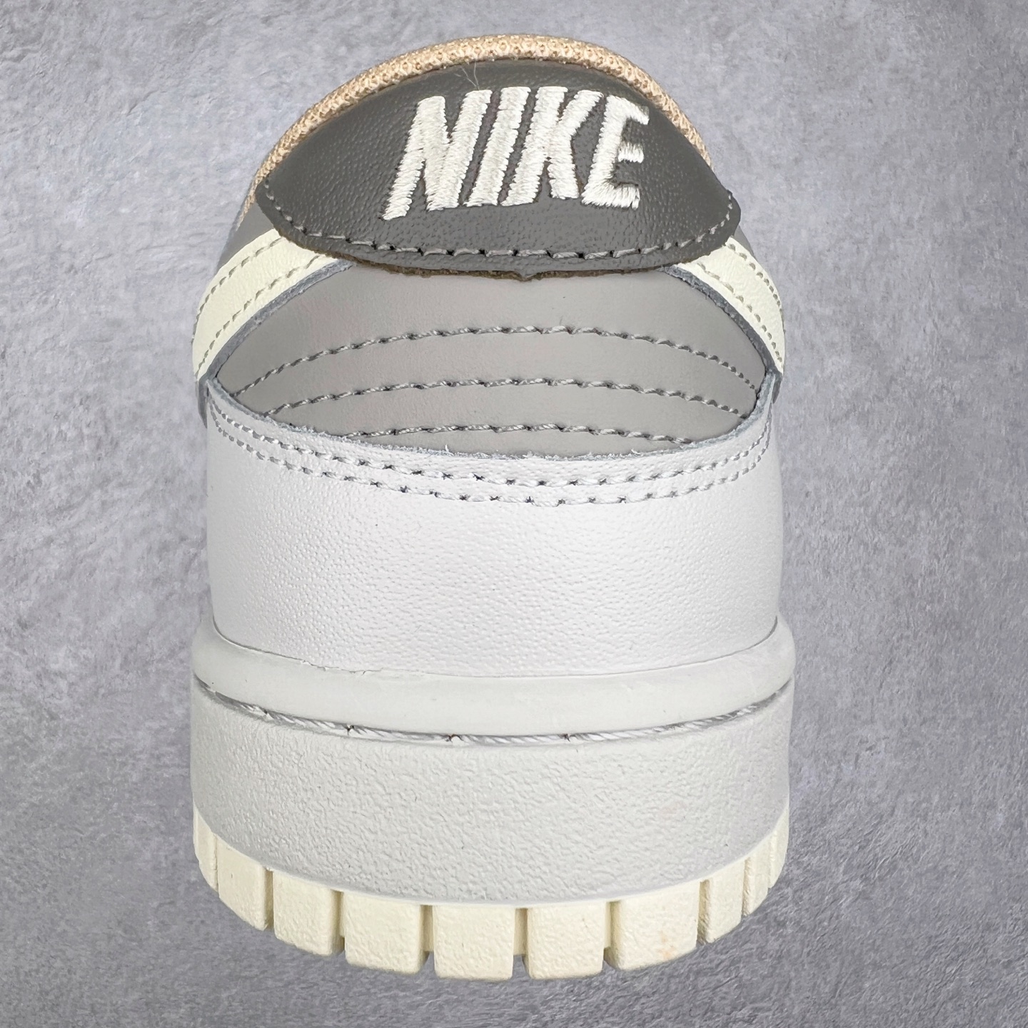 图片[8]-NK Dunk Low HF5441-001 全新支线性价比拉满 迎合行情定价 正确头层皮料 细节均购入原鞋校对开发 全套原纸板楦头加持 细节品控鞋型稳定 独家私模官方最新原厂磨具打造大底 鞋头坡度极致还原 原盒原配 玻璃冲刀 超高清洁度 全鞋零毛边皮料切割 正确中底布背胶中底布拉帮走线 尺码：36 36.5 37.5 38 38.5 39 40 40.5 41 42 42.5 43 44 44.5 45 46-选品中心