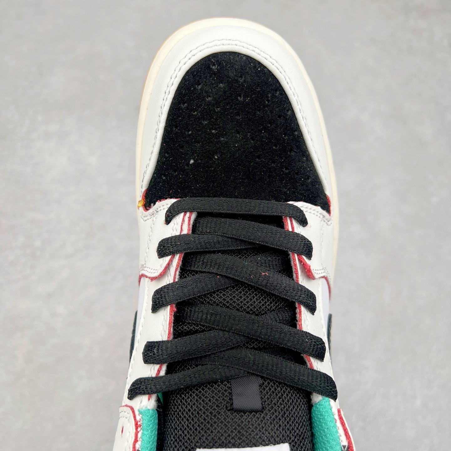 图片[4]-NK Dunk Low HJ4132-100 全新支线性价比拉满 迎合行情定价 正确头层皮料 细节均购入原鞋校对开发 全套原纸板楦头加持 细节品控鞋型稳定 独家私模官方最新原厂磨具打造大底 鞋头坡度极致还原 原盒原配 玻璃冲刀 超高清洁度 全鞋零毛边皮料切割 正确中底布背胶中底布拉帮走线 尺码：36 36.5 37.5 38 38.5 39 40 40.5 41 42 42.5 43 44 44.5 45 46-选品中心