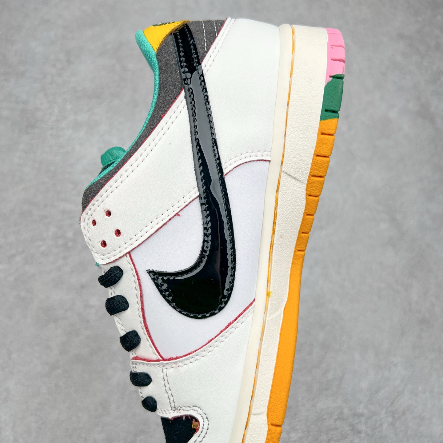 图片[7]-NK Dunk Low HJ4132-100 全新支线性价比拉满 迎合行情定价 正确头层皮料 细节均购入原鞋校对开发 全套原纸板楦头加持 细节品控鞋型稳定 独家私模官方最新原厂磨具打造大底 鞋头坡度极致还原 原盒原配 玻璃冲刀 超高清洁度 全鞋零毛边皮料切割 正确中底布背胶中底布拉帮走线 尺码：36 36.5 37.5 38 38.5 39 40 40.5 41 42 42.5 43 44 44.5 45 46-选品中心