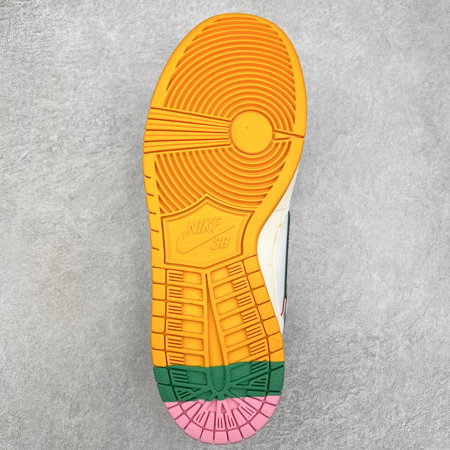 图片[9]-NK Dunk Low HJ4132-100 全新支线性价比拉满 迎合行情定价 正确头层皮料 细节均购入原鞋校对开发 全套原纸板楦头加持 细节品控鞋型稳定 独家私模官方最新原厂磨具打造大底 鞋头坡度极致还原 原盒原配 玻璃冲刀 超高清洁度 全鞋零毛边皮料切割 正确中底布背胶中底布拉帮走线 尺码：36 36.5 37.5 38 38.5 39 40 40.5 41 42 42.5 43 44 44.5 45 46-选品中心