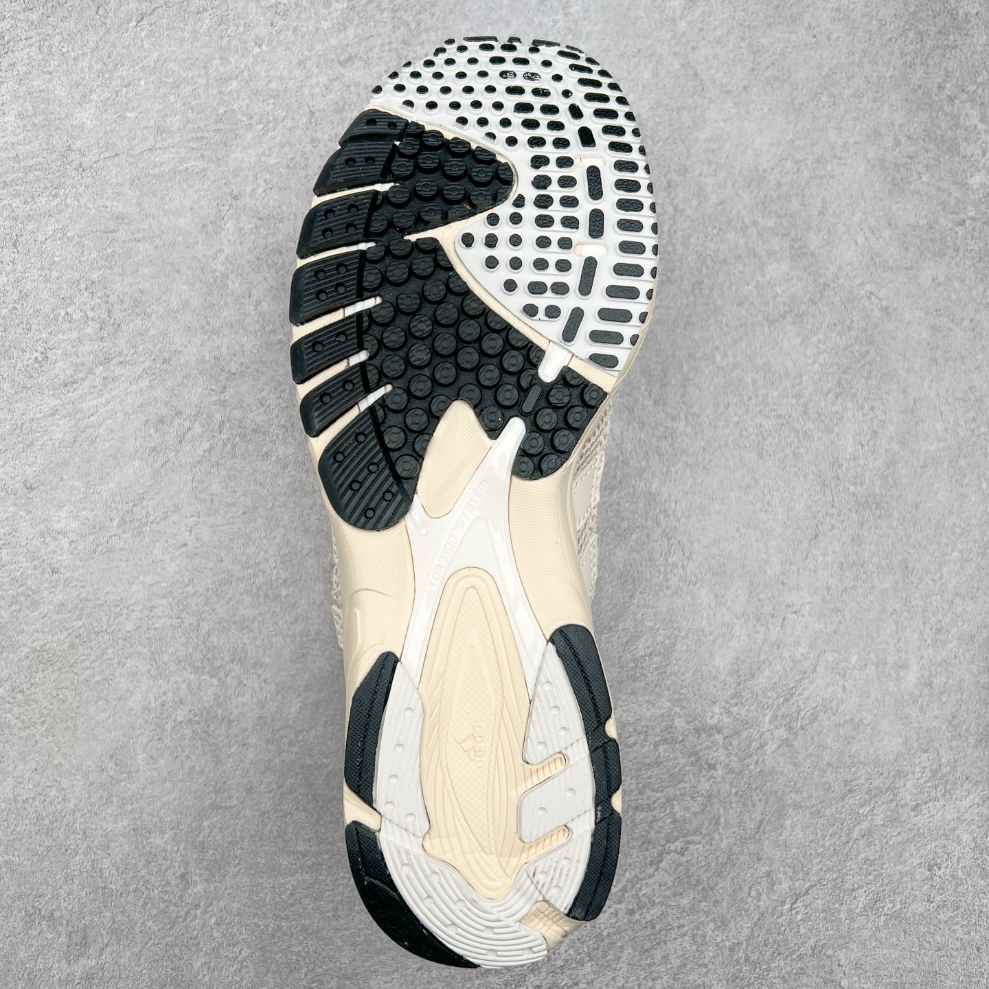 图片[9]-BAD BUNNY x adidas originals ADIZERO SL 72 联名柔软舒适防滑耐磨低帮生活休闲鞋 货号：JP8816 / JP8815 / JQ8757 此番 Bad Bunny 和 adidas 以 Adizero SL 72 为蓝本，推出 3 款不同配色，设计灵感汲取自复古跑鞋 SL 72 ，将经典元素与现代风尚相融合，打造出别具一格的鞋履。鞋面采用多层次叠加设计，很有层次感，吸引人。选用华夫格网、绒面革、皮革和灯芯绒等优质材料。鞋身上的 “ Para Bad Bunny ”中足标识与双阿迪达斯标志，彰显了双方的合作身份。搭载 Adizero 泡棉中底，确保卓越的舒适性与性能表现。尺码：36 36.5 37.5 38 38.5 39 40 40.5 41 42 42.5 43 44 44.5 45-选品中心