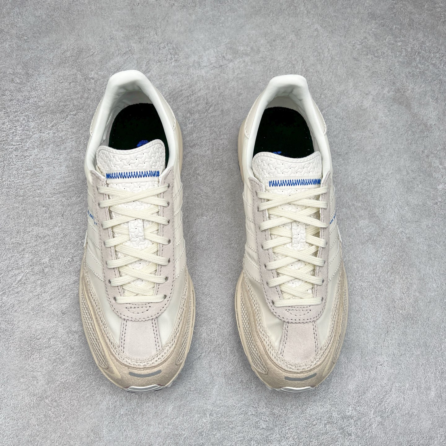 图片[2]-BAD BUNNY x adidas originals ADIZERO SL 72 联名柔软舒适防滑耐磨低帮生活休闲鞋 货号：JP8816 / JP8815 / JQ8757 此番 Bad Bunny 和 adidas 以 Adizero SL 72 为蓝本，推出 3 款不同配色，设计灵感汲取自复古跑鞋 SL 72 ，将经典元素与现代风尚相融合，打造出别具一格的鞋履。鞋面采用多层次叠加设计，很有层次感，吸引人。选用华夫格网、绒面革、皮革和灯芯绒等优质材料。鞋身上的 “ Para Bad Bunny ”中足标识与双阿迪达斯标志，彰显了双方的合作身份。搭载 Adizero 泡棉中底，确保卓越的舒适性与性能表现。尺码：36 36.5 37.5 38 38.5 39 40 40.5 41 42 42.5 43 44 44.5 45-选品中心