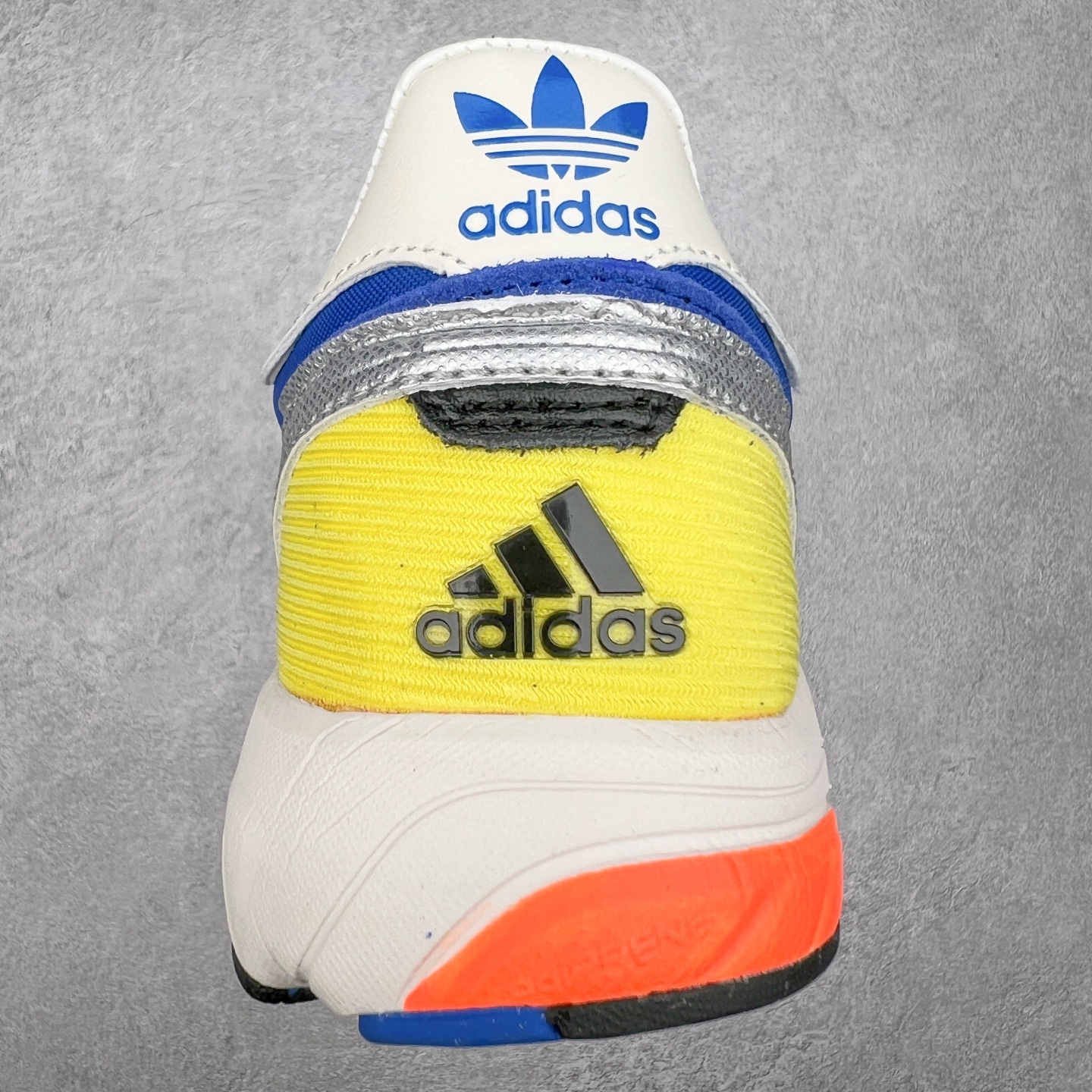 图片[8]-BAD BUNNY x adidas originals ADIZERO SL 72 联名柔软舒适防滑耐磨低帮生活休闲鞋 货号：JP8816 / JP8815 / JQ8757 此番 Bad Bunny 和 adidas 以 Adizero SL 72 为蓝本，推出 3 款不同配色，设计灵感汲取自复古跑鞋 SL 72 ，将经典元素与现代风尚相融合，打造出别具一格的鞋履。鞋面采用多层次叠加设计，很有层次感，吸引人。选用华夫格网、绒面革、皮革和灯芯绒等优质材料。鞋身上的 “ Para Bad Bunny ”中足标识与双阿迪达斯标志，彰显了双方的合作身份。搭载 Adizero 泡棉中底，确保卓越的舒适性与性能表现。尺码：36 36.5 37.5 38 38.5 39 40 40.5 41 42 42.5 43 44 44.5 45-选品中心