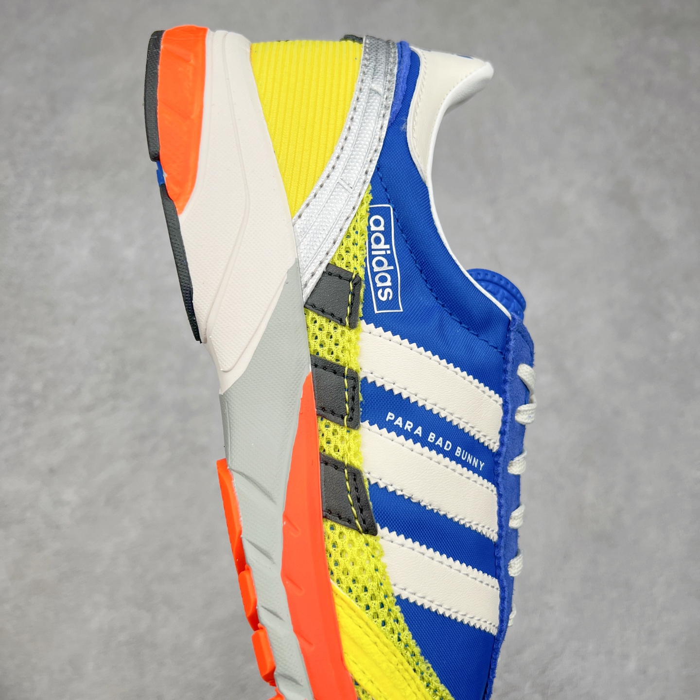 图片[6]-BAD BUNNY x adidas originals ADIZERO SL 72 联名柔软舒适防滑耐磨低帮生活休闲鞋 货号：JP8816 / JP8815 / JQ8757 此番 Bad Bunny 和 adidas 以 Adizero SL 72 为蓝本，推出 3 款不同配色，设计灵感汲取自复古跑鞋 SL 72 ，将经典元素与现代风尚相融合，打造出别具一格的鞋履。鞋面采用多层次叠加设计，很有层次感，吸引人。选用华夫格网、绒面革、皮革和灯芯绒等优质材料。鞋身上的 “ Para Bad Bunny ”中足标识与双阿迪达斯标志，彰显了双方的合作身份。搭载 Adizero 泡棉中底，确保卓越的舒适性与性能表现。尺码：36 36.5 37.5 38 38.5 39 40 40.5 41 42 42.5 43 44 44.5 45-选品中心