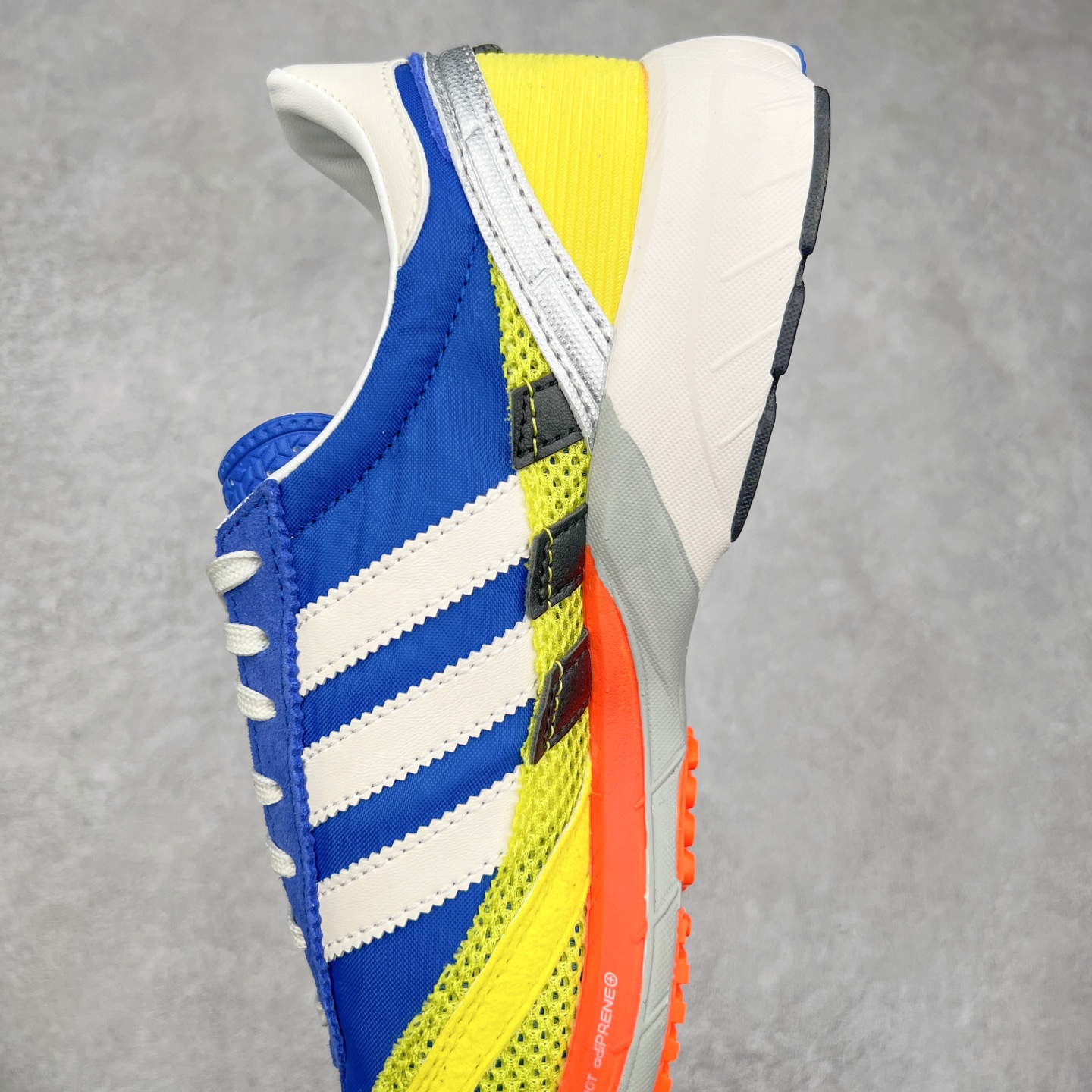 图片[7]-BAD BUNNY x adidas originals ADIZERO SL 72 联名柔软舒适防滑耐磨低帮生活休闲鞋 货号：JP8816 / JP8815 / JQ8757 此番 Bad Bunny 和 adidas 以 Adizero SL 72 为蓝本，推出 3 款不同配色，设计灵感汲取自复古跑鞋 SL 72 ，将经典元素与现代风尚相融合，打造出别具一格的鞋履。鞋面采用多层次叠加设计，很有层次感，吸引人。选用华夫格网、绒面革、皮革和灯芯绒等优质材料。鞋身上的 “ Para Bad Bunny ”中足标识与双阿迪达斯标志，彰显了双方的合作身份。搭载 Adizero 泡棉中底，确保卓越的舒适性与性能表现。尺码：36 36.5 37.5 38 38.5 39 40 40.5 41 42 42.5 43 44 44.5 45-选品中心