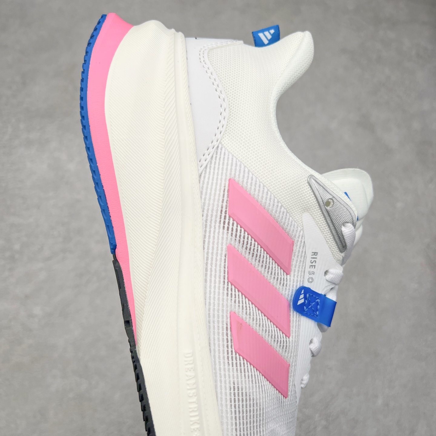 图片[6]-AD Supernova Rise 阿迪全新休闲轻跑鞋 款鞋采用了Dreamstrike+ 中底 将缓冲材质与柔软的织物相结合 以最大限度地减少刺激性摩擦和慢跑后水泡的可能性 在美学方面 Supernova Rise 从自然和生物中汲取灵感 如深色底色和半绿色细节 尺码：36 36.5 37.5 38 38.5 39 40 40.5 41 42 42.5 43 44 44.5 45-选品中心