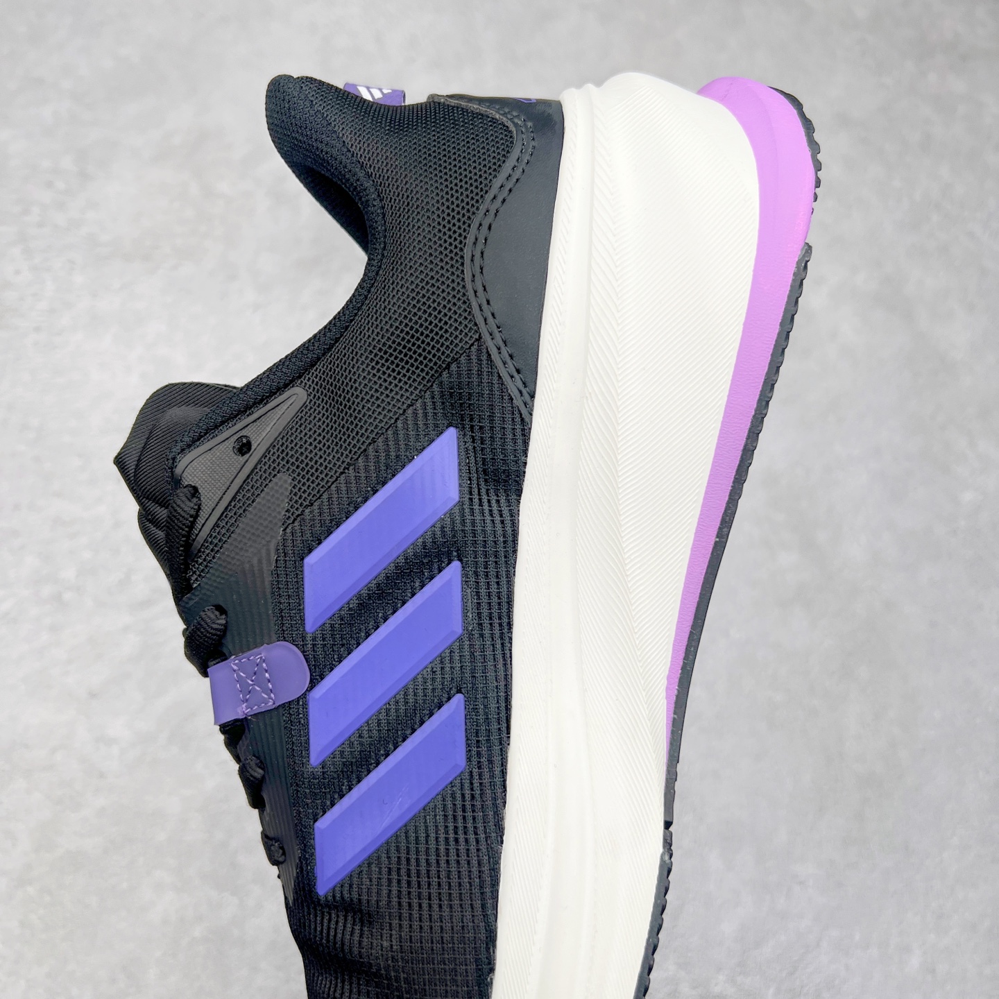 图片[7]-AD Supernova Rise 阿迪全新休闲轻跑鞋 款鞋采用了Dreamstrike+ 中底 将缓冲材质与柔软的织物相结合 以最大限度地减少刺激性摩擦和慢跑后水泡的可能性 在美学方面 Supernova Rise 从自然和生物中汲取灵感 如深色底色和半绿色细节 尺码：36 36.5 37.5 38 38.5 39 40 40.5 41 42 42.5 43 44 44.5 45-选品中心