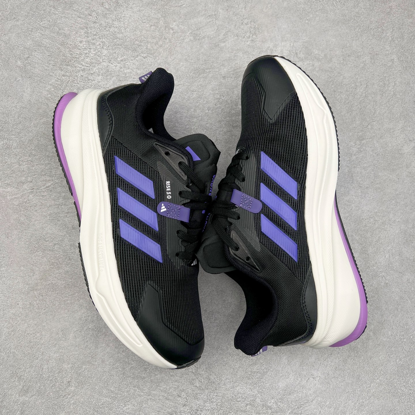 图片[3]-AD Supernova Rise 阿迪全新休闲轻跑鞋 款鞋采用了Dreamstrike+ 中底 将缓冲材质与柔软的织物相结合 以最大限度地减少刺激性摩擦和慢跑后水泡的可能性 在美学方面 Supernova Rise 从自然和生物中汲取灵感 如深色底色和半绿色细节 尺码：36 36.5 37.5 38 38.5 39 40 40.5 41 42 42.5 43 44 44.5 45-选品中心