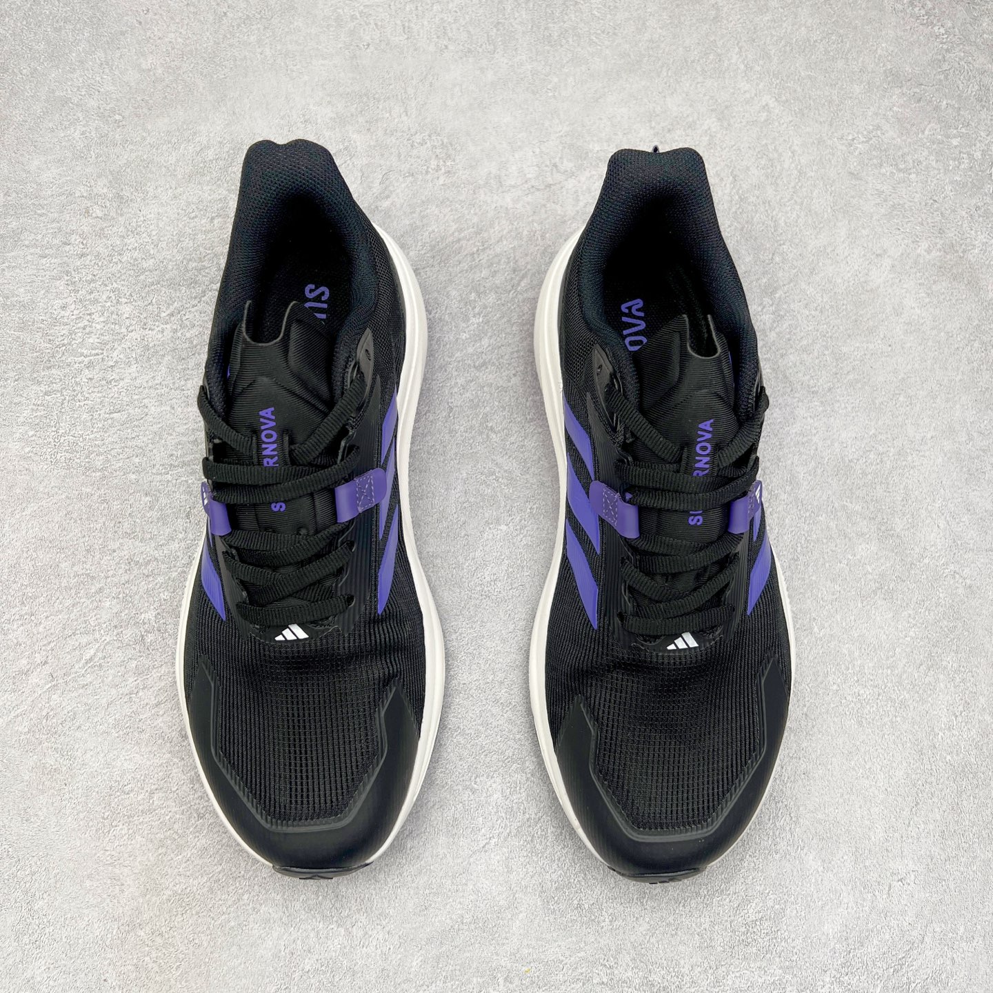 图片[2]-AD Supernova Rise 阿迪全新休闲轻跑鞋 款鞋采用了Dreamstrike+ 中底 将缓冲材质与柔软的织物相结合 以最大限度地减少刺激性摩擦和慢跑后水泡的可能性 在美学方面 Supernova Rise 从自然和生物中汲取灵感 如深色底色和半绿色细节 尺码：36 36.5 37.5 38 38.5 39 40 40.5 41 42 42.5 43 44 44.5 45-选品中心