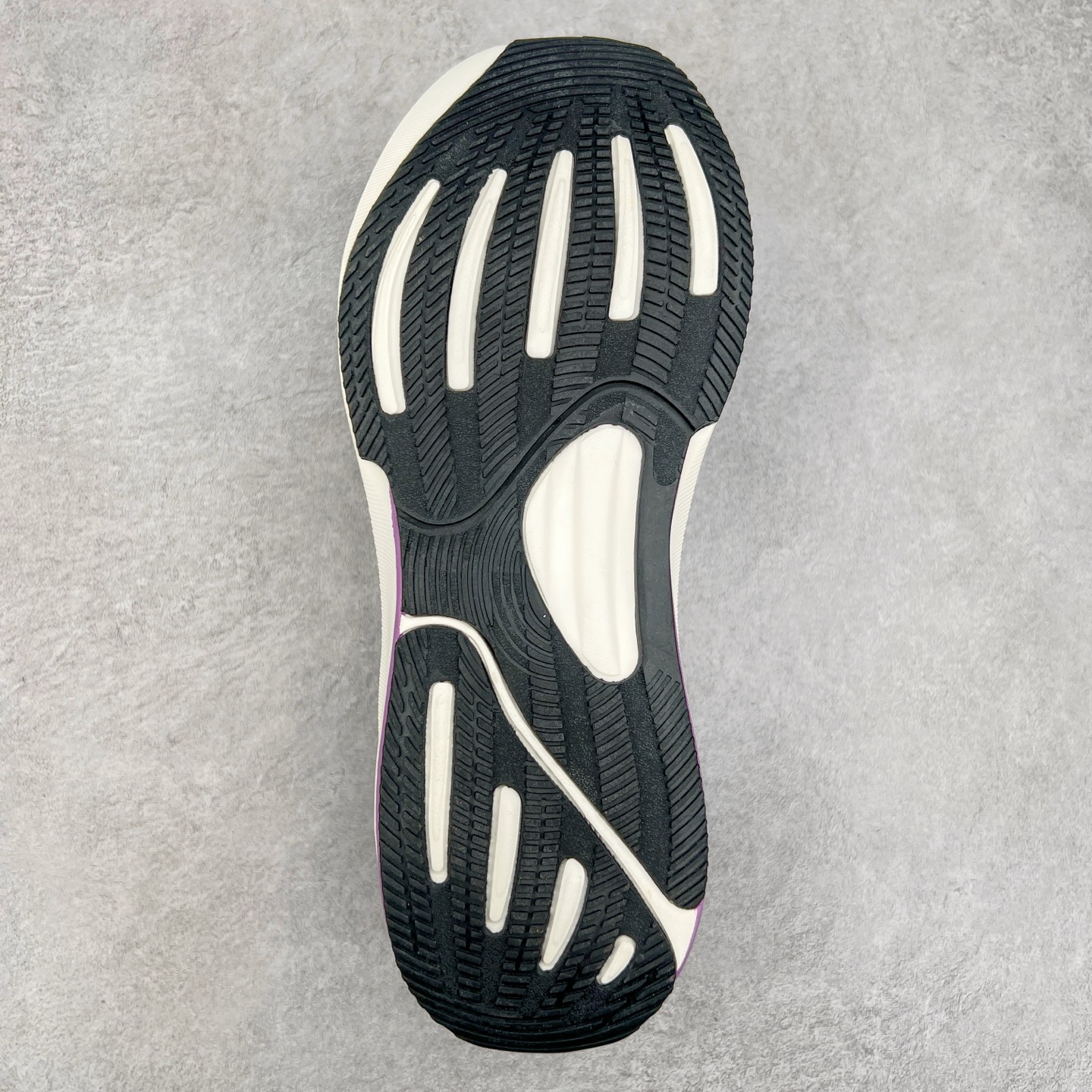 图片[9]-AD Supernova Rise 阿迪全新休闲轻跑鞋 款鞋采用了Dreamstrike+ 中底 将缓冲材质与柔软的织物相结合 以最大限度地减少刺激性摩擦和慢跑后水泡的可能性 在美学方面 Supernova Rise 从自然和生物中汲取灵感 如深色底色和半绿色细节 尺码：36 36.5 37.5 38 38.5 39 40 40.5 41 42 42.5 43 44 44.5 45-选品中心