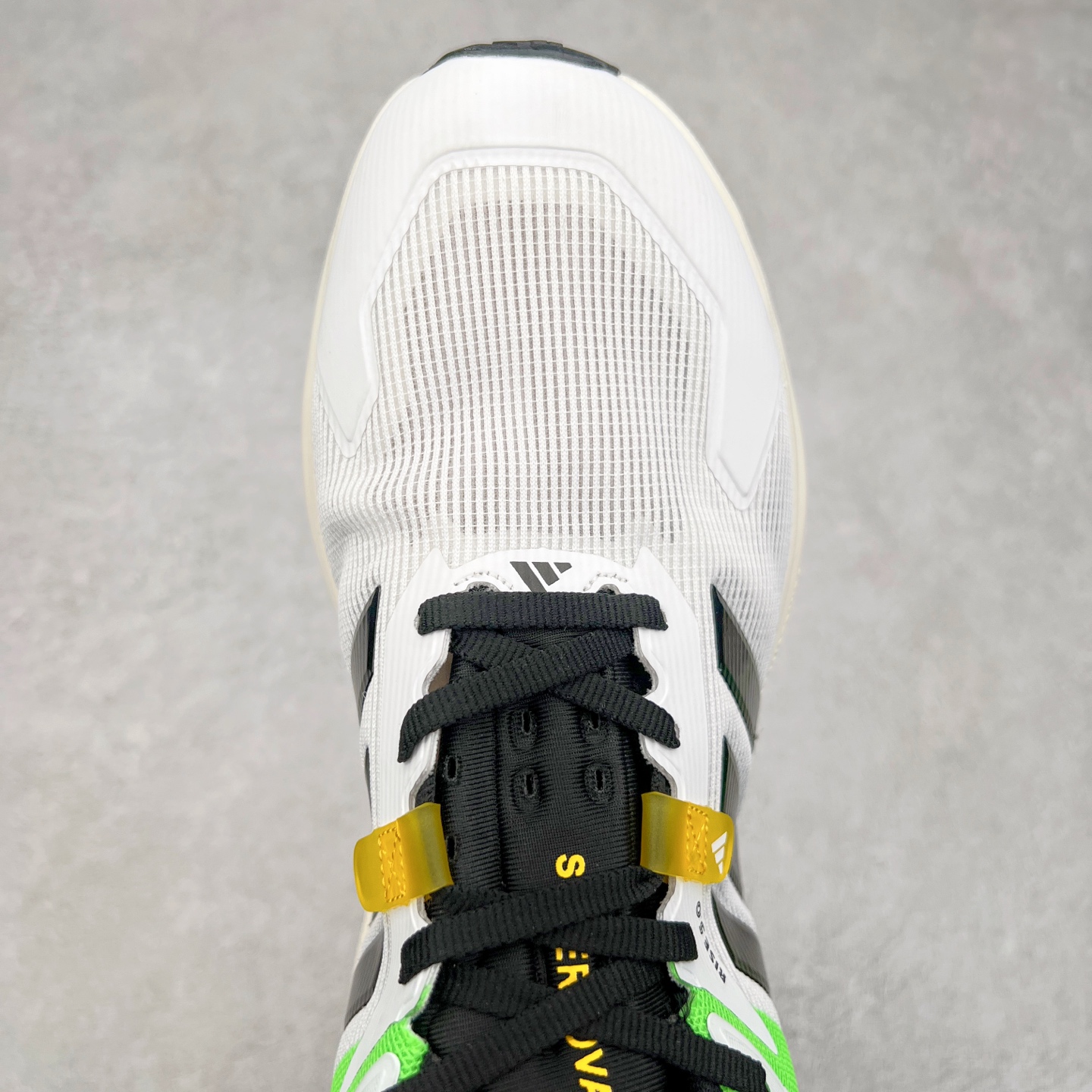 图片[4]-AD Supernova Rise 阿迪全新休闲轻跑鞋 款鞋采用了Dreamstrike+ 中底 将缓冲材质与柔软的织物相结合 以最大限度地减少刺激性摩擦和慢跑后水泡的可能性 在美学方面 Supernova Rise 从自然和生物中汲取灵感 如深色底色和半绿色细节 尺码：36 36.5 37.5 38 38.5 39 40 40.5 41 42 42.5 43 44 44.5 45-选品中心