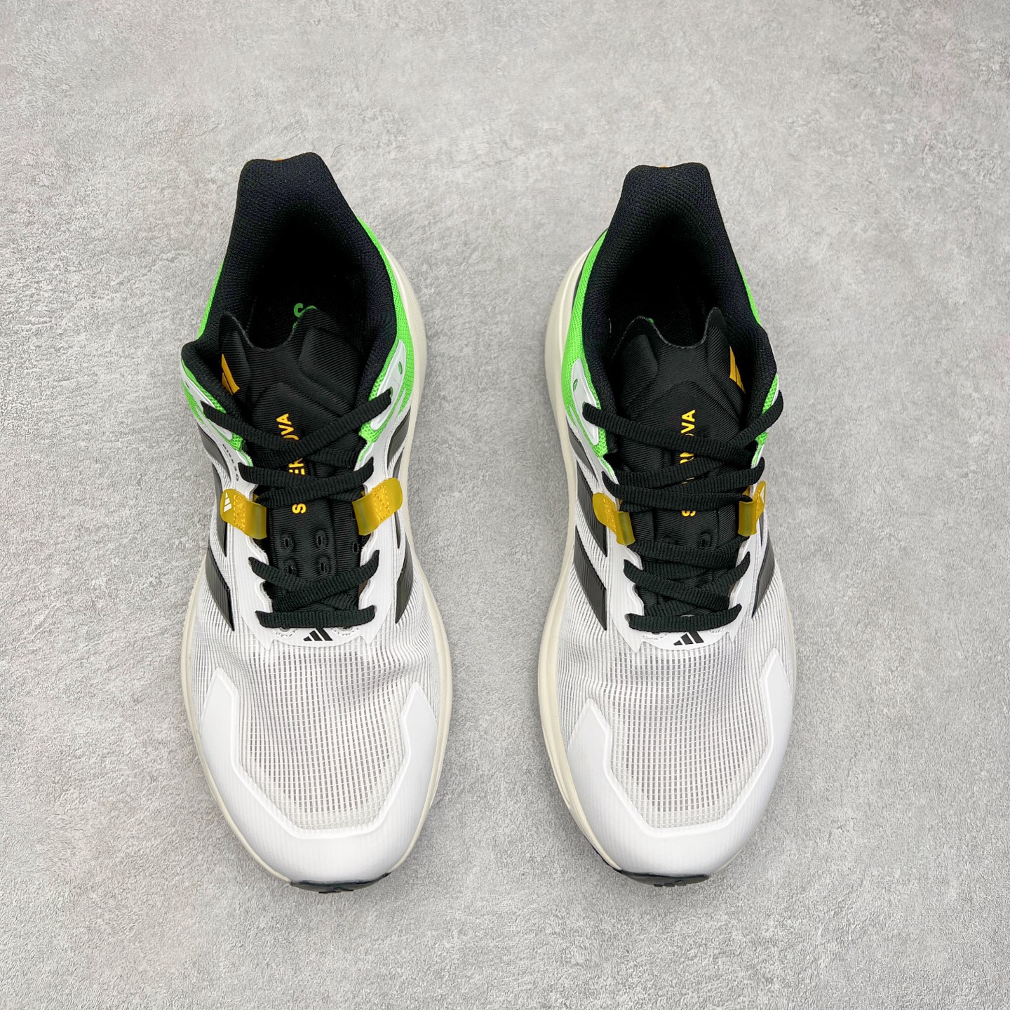 图片[2]-AD Supernova Rise 阿迪全新休闲轻跑鞋 款鞋采用了Dreamstrike+ 中底 将缓冲材质与柔软的织物相结合 以最大限度地减少刺激性摩擦和慢跑后水泡的可能性 在美学方面 Supernova Rise 从自然和生物中汲取灵感 如深色底色和半绿色细节 尺码：36 36.5 37.5 38 38.5 39 40 40.5 41 42 42.5 43 44 44.5 45-选品中心