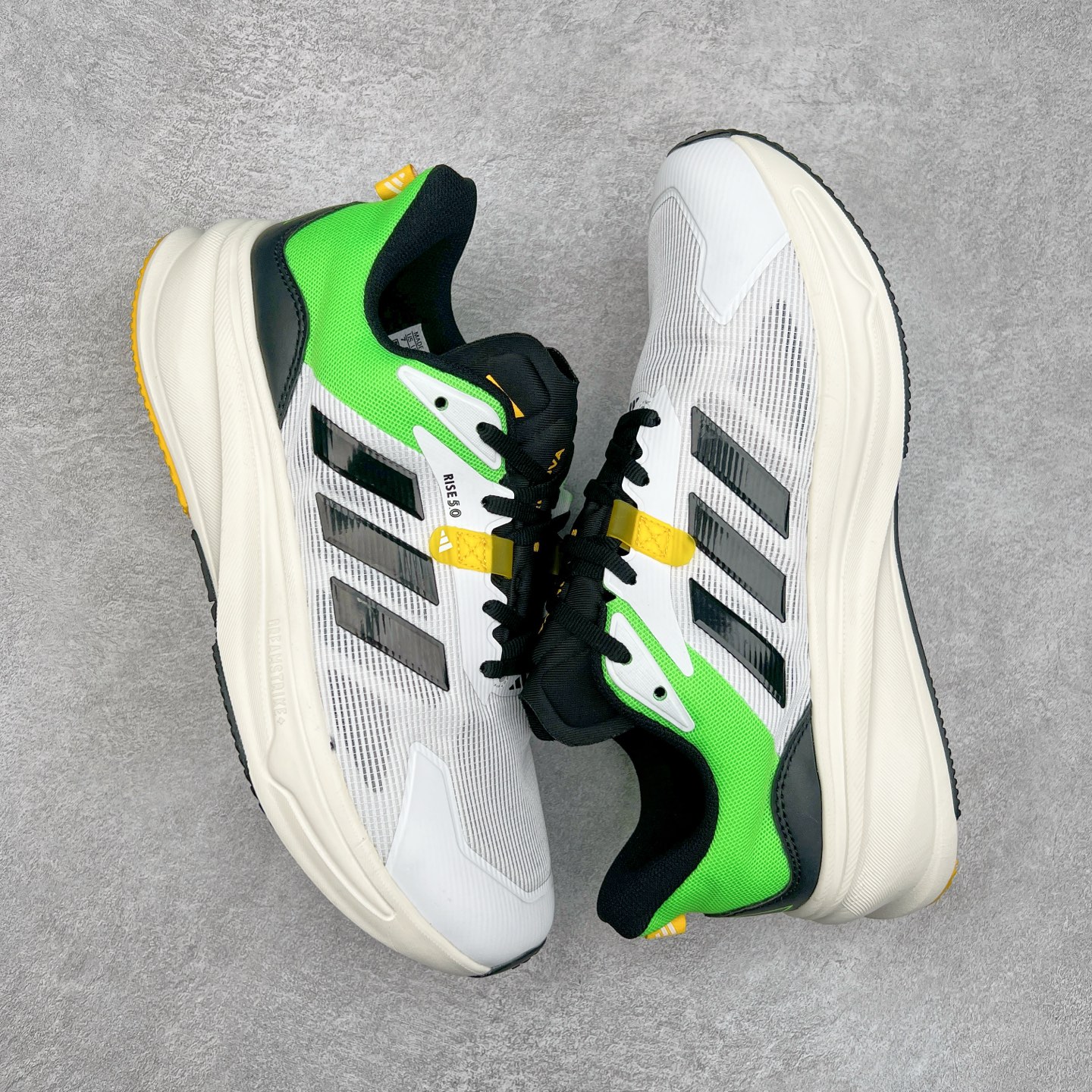 图片[3]-AD Supernova Rise 阿迪全新休闲轻跑鞋 款鞋采用了Dreamstrike+ 中底 将缓冲材质与柔软的织物相结合 以最大限度地减少刺激性摩擦和慢跑后水泡的可能性 在美学方面 Supernova Rise 从自然和生物中汲取灵感 如深色底色和半绿色细节 尺码：36 36.5 37.5 38 38.5 39 40 40.5 41 42 42.5 43 44 44.5 45-选品中心