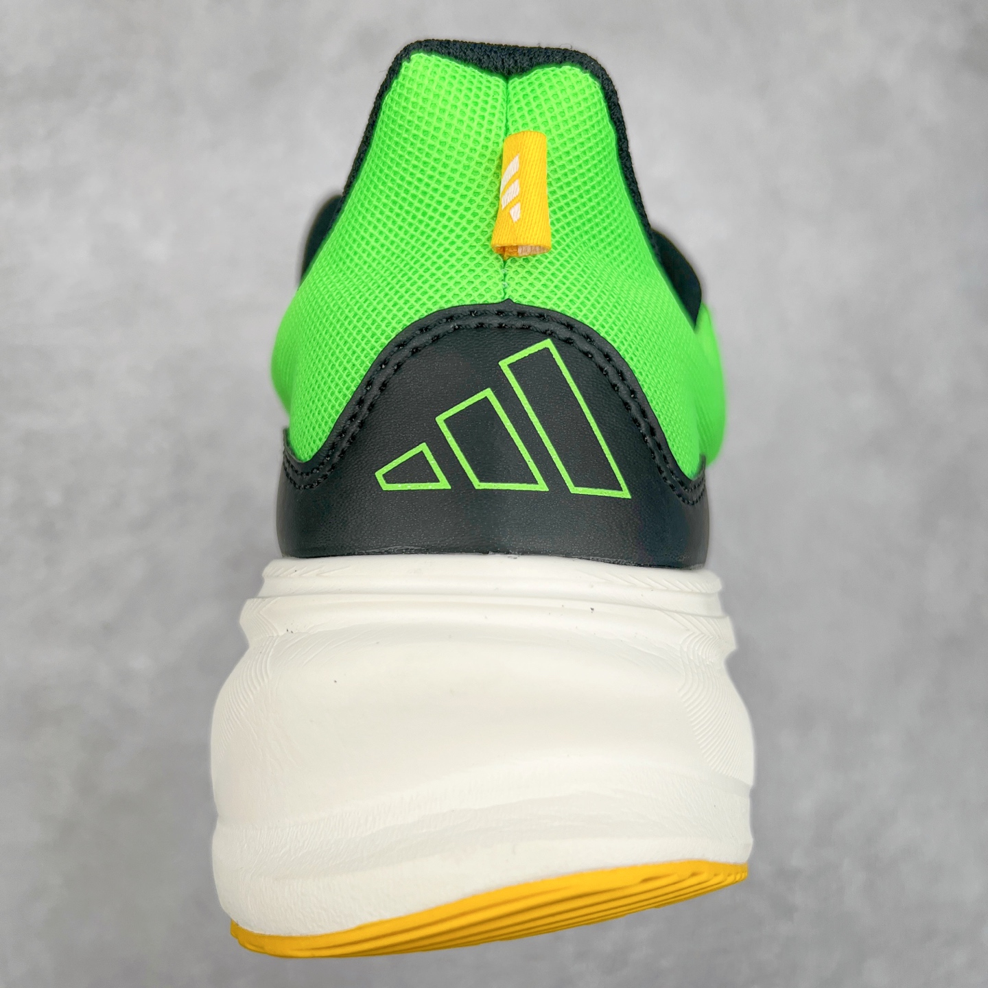 图片[8]-AD Supernova Rise 阿迪全新休闲轻跑鞋 款鞋采用了Dreamstrike+ 中底 将缓冲材质与柔软的织物相结合 以最大限度地减少刺激性摩擦和慢跑后水泡的可能性 在美学方面 Supernova Rise 从自然和生物中汲取灵感 如深色底色和半绿色细节 尺码：36 36.5 37.5 38 38.5 39 40 40.5 41 42 42.5 43 44 44.5 45-选品中心