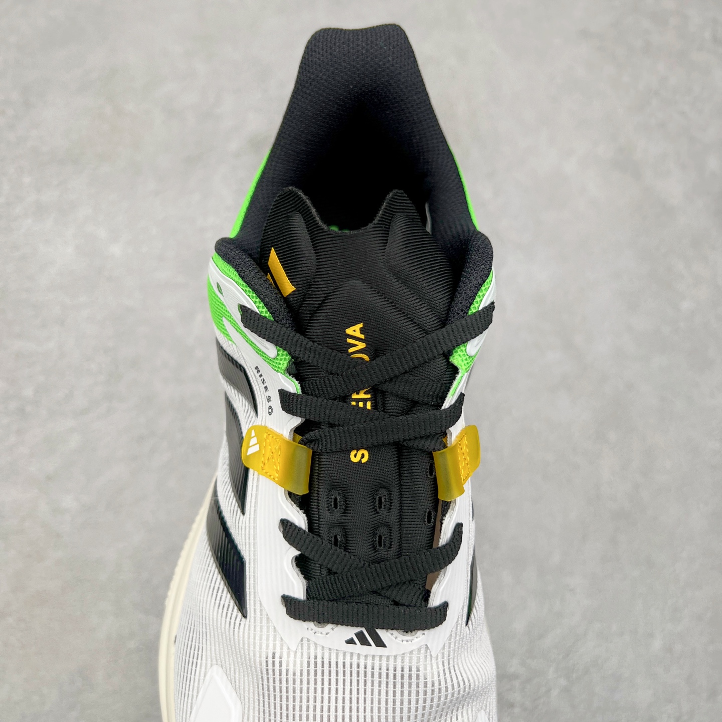 图片[5]-AD Supernova Rise 阿迪全新休闲轻跑鞋 款鞋采用了Dreamstrike+ 中底 将缓冲材质与柔软的织物相结合 以最大限度地减少刺激性摩擦和慢跑后水泡的可能性 在美学方面 Supernova Rise 从自然和生物中汲取灵感 如深色底色和半绿色细节 尺码：36 36.5 37.5 38 38.5 39 40 40.5 41 42 42.5 43 44 44.5 45-选品中心