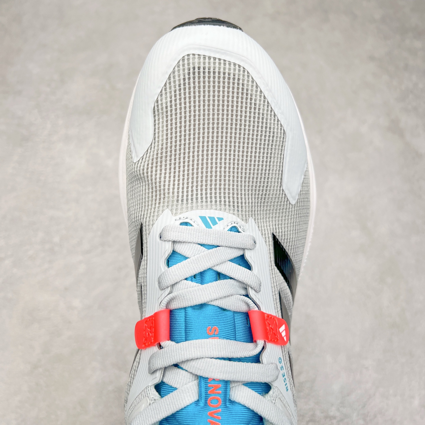 图片[4]-AD Supernova Rise 阿迪全新休闲轻跑鞋 款鞋采用了Dreamstrike+ 中底 将缓冲材质与柔软的织物相结合 以最大限度地减少刺激性摩擦和慢跑后水泡的可能性 在美学方面 Supernova Rise 从自然和生物中汲取灵感 如深色底色和半绿色细节 尺码：36 36.5 37.5 38 38.5 39 40 40.5 41 42 42.5 43 44 44.5 45-选品中心