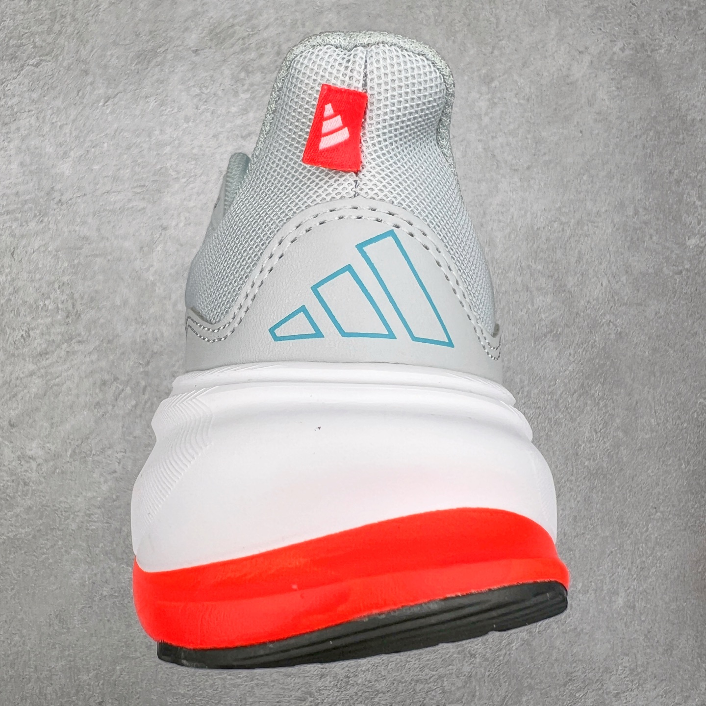 图片[8]-AD Supernova Rise 阿迪全新休闲轻跑鞋 款鞋采用了Dreamstrike+ 中底 将缓冲材质与柔软的织物相结合 以最大限度地减少刺激性摩擦和慢跑后水泡的可能性 在美学方面 Supernova Rise 从自然和生物中汲取灵感 如深色底色和半绿色细节 尺码：36 36.5 37.5 38 38.5 39 40 40.5 41 42 42.5 43 44 44.5 45-选品中心