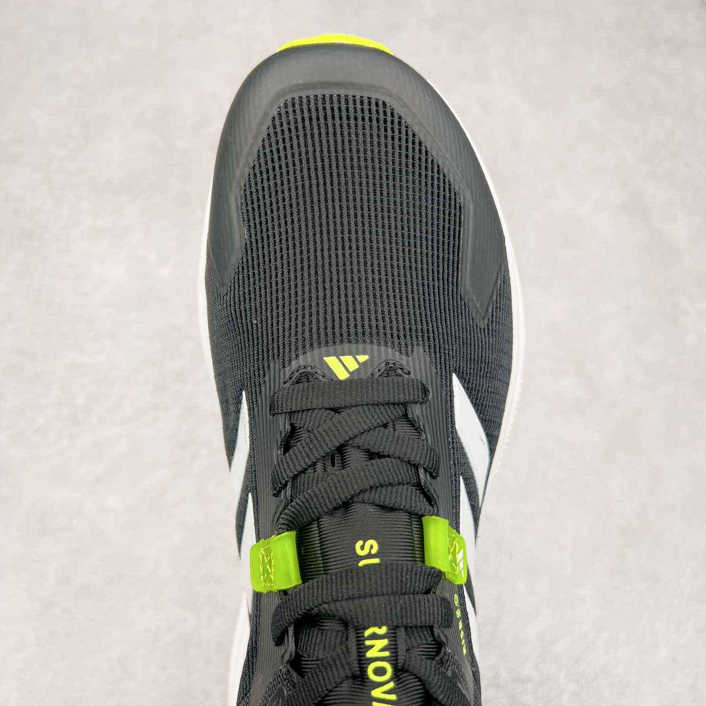 图片[4]-AD Supernova Rise 阿迪全新休闲轻跑鞋 款鞋采用了Dreamstrike+ 中底 将缓冲材质与柔软的织物相结合 以最大限度地减少刺激性摩擦和慢跑后水泡的可能性 在美学方面 Supernova Rise 从自然和生物中汲取灵感 如深色底色和半绿色细节 尺码：36 36.5 37.5 38 38.5 39 40 40.5 41 42 42.5 43 44 44.5 45-选品中心