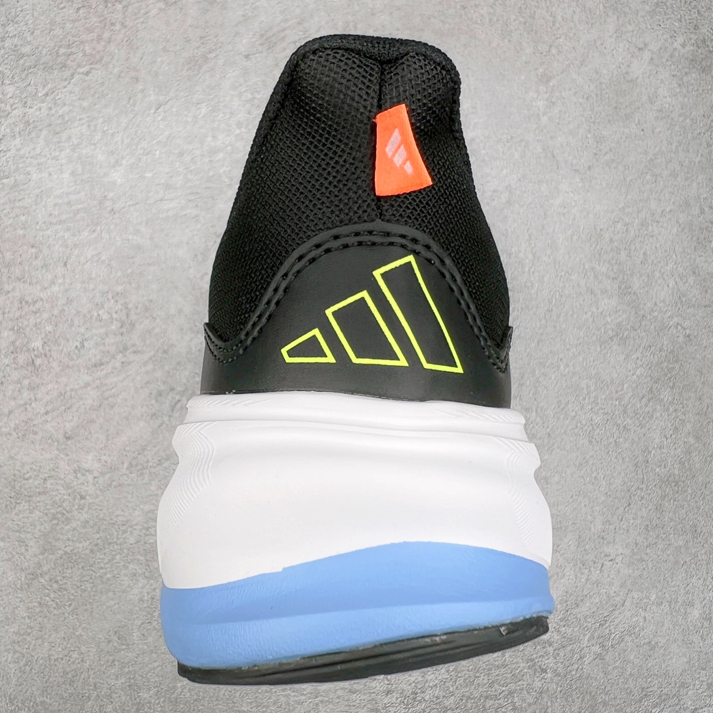 图片[8]-AD Supernova Rise 阿迪全新休闲轻跑鞋 款鞋采用了Dreamstrike+ 中底 将缓冲材质与柔软的织物相结合 以最大限度地减少刺激性摩擦和慢跑后水泡的可能性 在美学方面 Supernova Rise 从自然和生物中汲取灵感 如深色底色和半绿色细节 尺码：36 36.5 37.5 38 38.5 39 40 40.5 41 42 42.5 43 44 44.5 45-选品中心