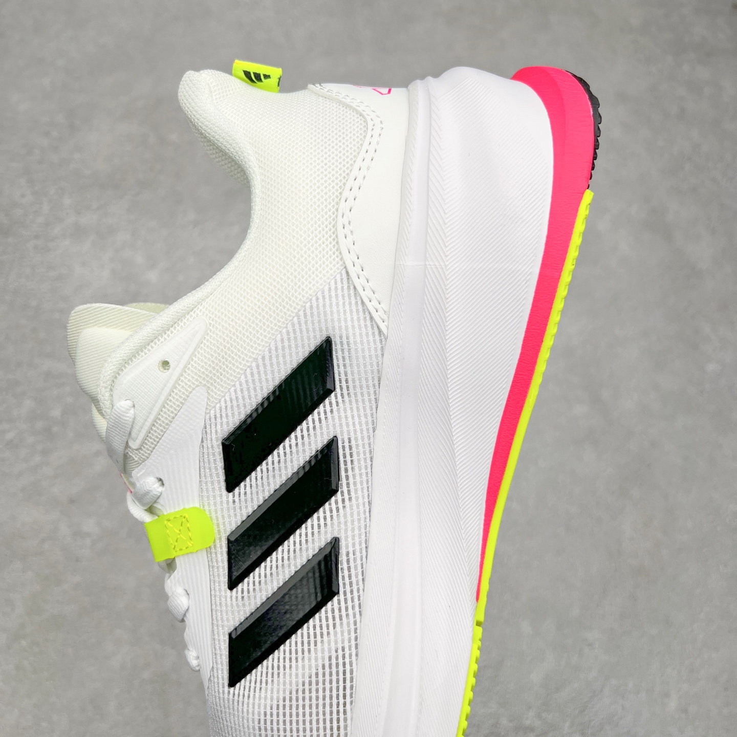 图片[7]-AD Supernova Rise 阿迪全新休闲轻跑鞋 款鞋采用了Dreamstrike+ 中底 将缓冲材质与柔软的织物相结合 以最大限度地减少刺激性摩擦和慢跑后水泡的可能性 在美学方面 Supernova Rise 从自然和生物中汲取灵感 如深色底色和半绿色细节 尺码：36 36.5 37.5 38 38.5 39 40 40.5 41 42 42.5 43 44 44.5 45-选品中心