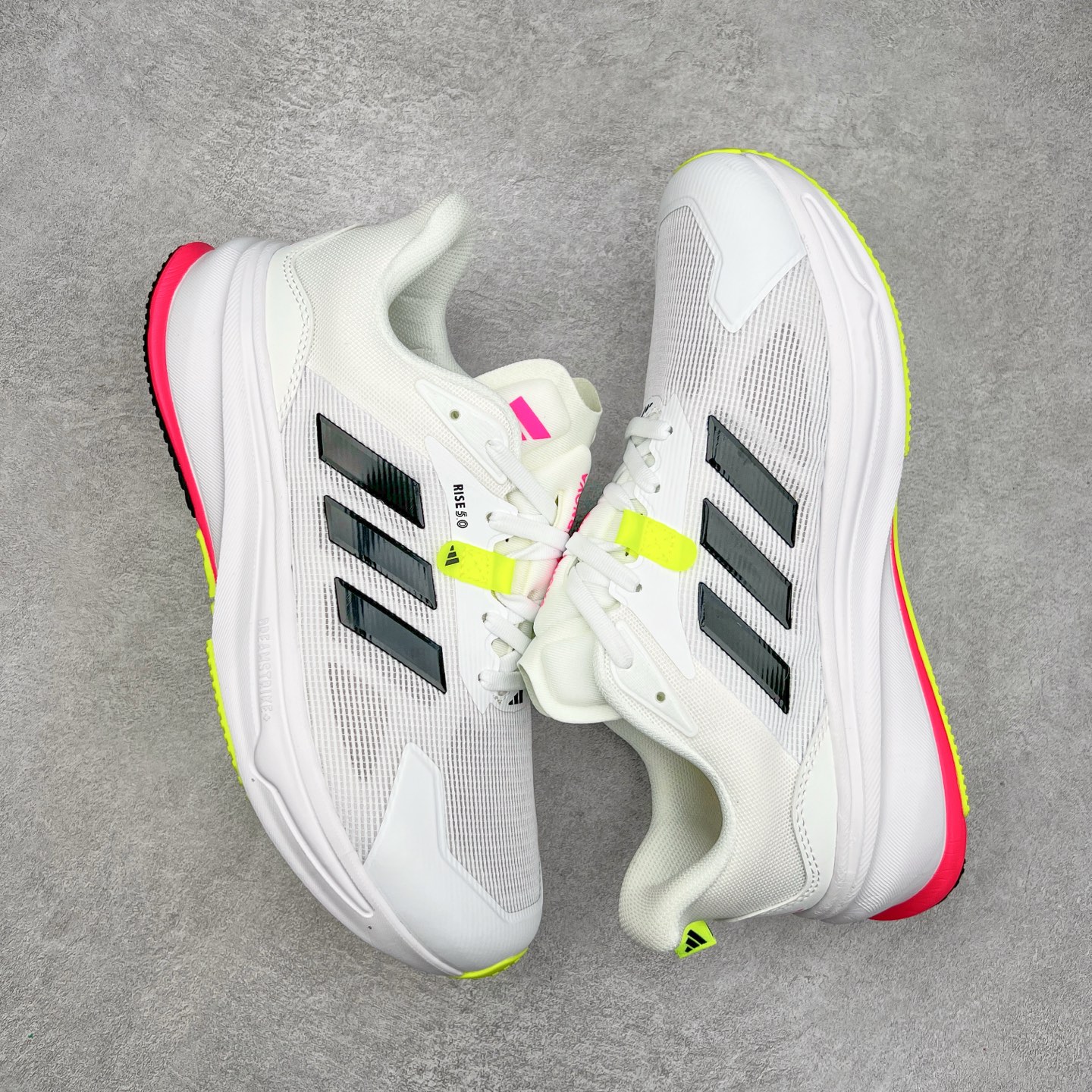 图片[3]-AD Supernova Rise 阿迪全新休闲轻跑鞋 款鞋采用了Dreamstrike+ 中底 将缓冲材质与柔软的织物相结合 以最大限度地减少刺激性摩擦和慢跑后水泡的可能性 在美学方面 Supernova Rise 从自然和生物中汲取灵感 如深色底色和半绿色细节 尺码：36 36.5 37.5 38 38.5 39 40 40.5 41 42 42.5 43 44 44.5 45-选品中心