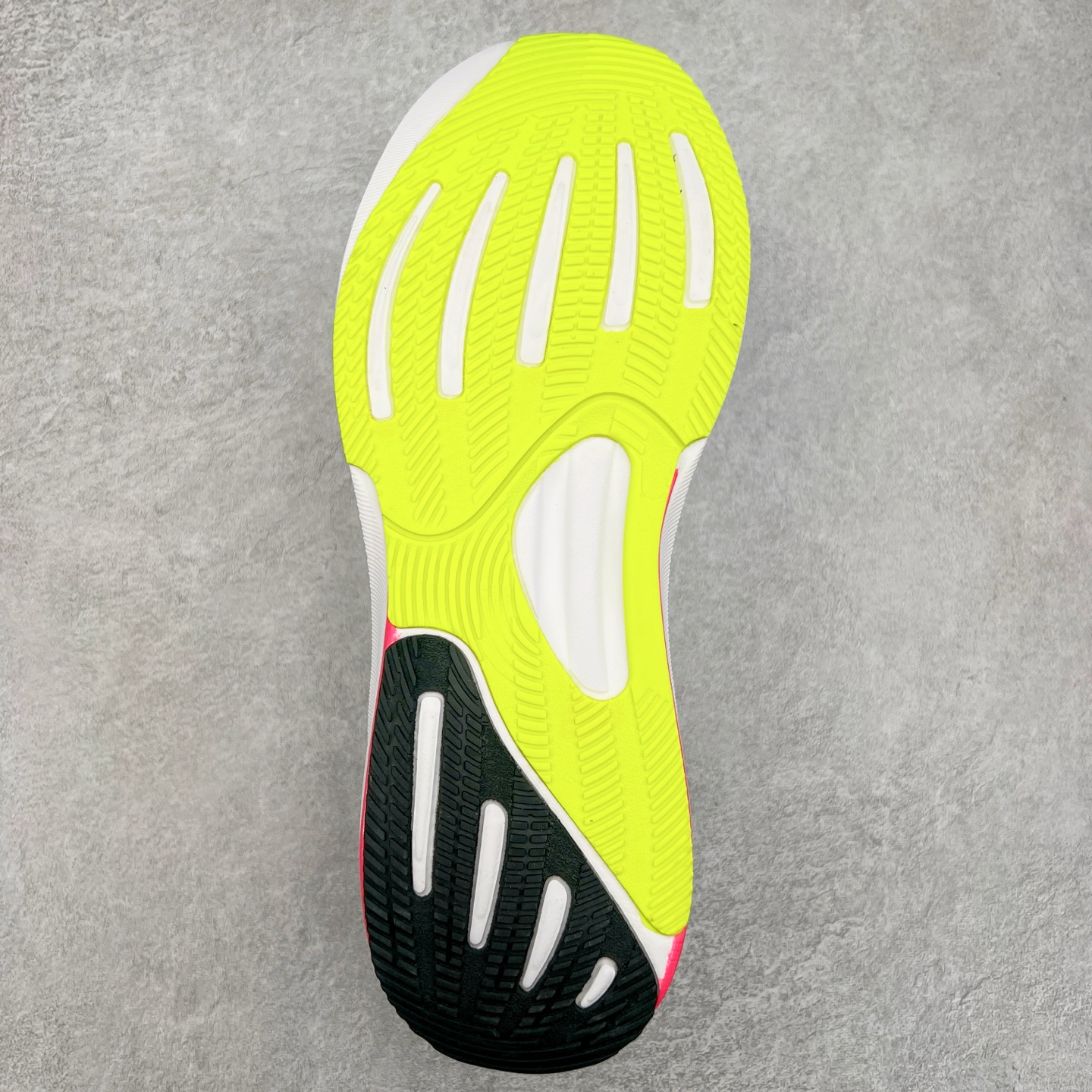 图片[9]-AD Supernova Rise 阿迪全新休闲轻跑鞋 款鞋采用了Dreamstrike+ 中底 将缓冲材质与柔软的织物相结合 以最大限度地减少刺激性摩擦和慢跑后水泡的可能性 在美学方面 Supernova Rise 从自然和生物中汲取灵感 如深色底色和半绿色细节 尺码：36 36.5 37.5 38 38.5 39 40 40.5 41 42 42.5 43 44 44.5 45-选品中心