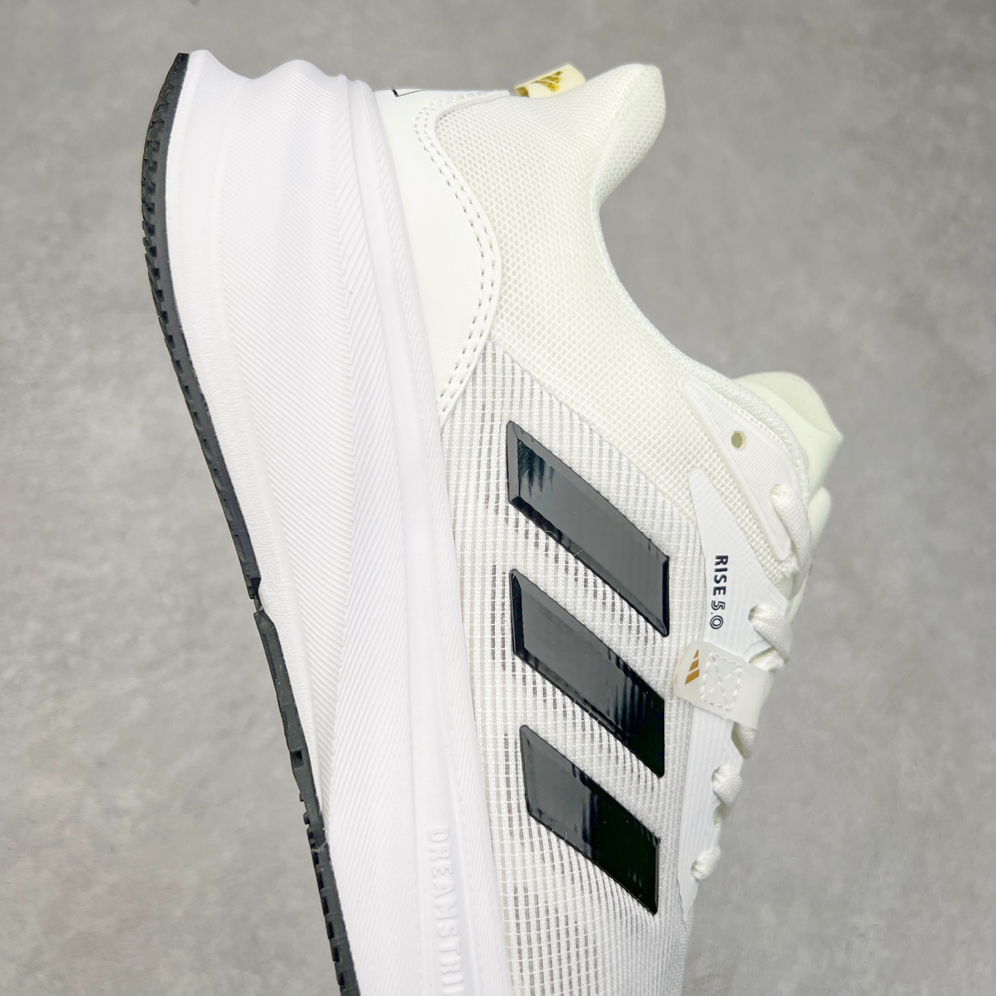 图片[6]-AD Supernova Rise 阿迪全新休闲轻跑鞋 款鞋采用了Dreamstrike+ 中底 将缓冲材质与柔软的织物相结合 以最大限度地减少刺激性摩擦和慢跑后水泡的可能性 在美学方面 Supernova Rise 从自然和生物中汲取灵感 如深色底色和半绿色细节 尺码：36 36.5 37.5 38 38.5 39 40 40.5 41 42 42.5 43 44 44.5 45-选品中心