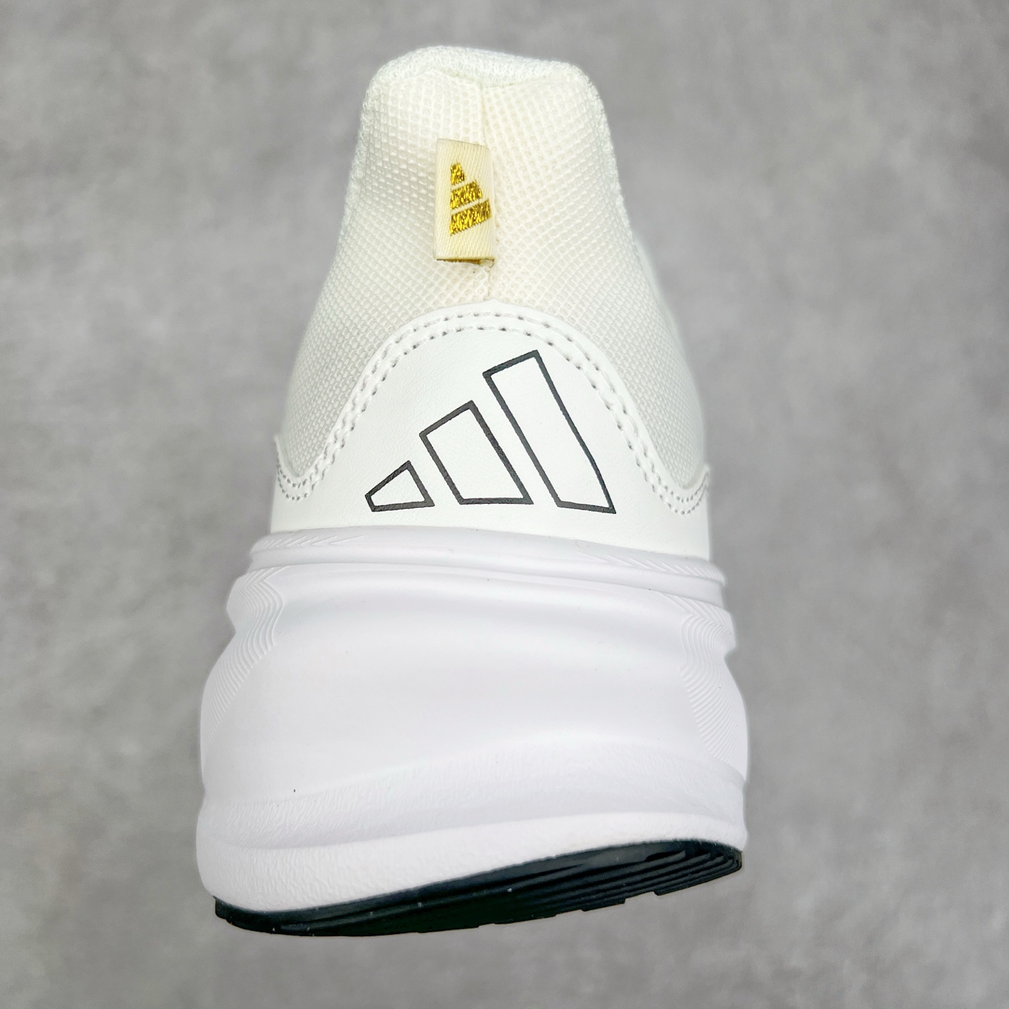 图片[8]-AD Supernova Rise 阿迪全新休闲轻跑鞋 款鞋采用了Dreamstrike+ 中底 将缓冲材质与柔软的织物相结合 以最大限度地减少刺激性摩擦和慢跑后水泡的可能性 在美学方面 Supernova Rise 从自然和生物中汲取灵感 如深色底色和半绿色细节 尺码：36 36.5 37.5 38 38.5 39 40 40.5 41 42 42.5 43 44 44.5 45-选品中心