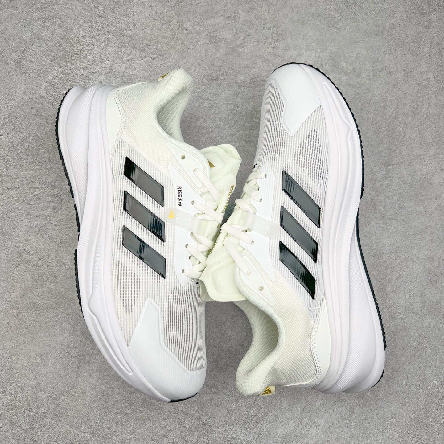 图片[3]-AD Supernova Rise 阿迪全新休闲轻跑鞋 款鞋采用了Dreamstrike+ 中底 将缓冲材质与柔软的织物相结合 以最大限度地减少刺激性摩擦和慢跑后水泡的可能性 在美学方面 Supernova Rise 从自然和生物中汲取灵感 如深色底色和半绿色细节 尺码：36 36.5 37.5 38 38.5 39 40 40.5 41 42 42.5 43 44 44.5 45-选品中心