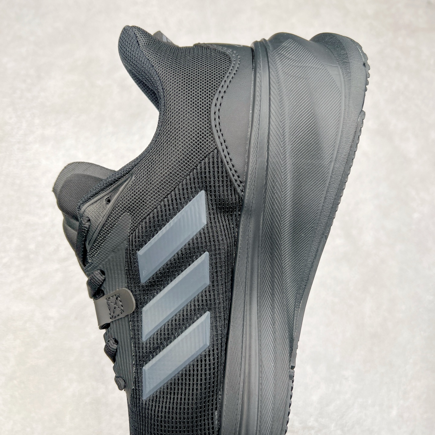 图片[7]-AD Supernova Rise 阿迪全新休闲轻跑鞋 款鞋采用了Dreamstrike+ 中底 将缓冲材质与柔软的织物相结合 以最大限度地减少刺激性摩擦和慢跑后水泡的可能性 在美学方面 Supernova Rise 从自然和生物中汲取灵感 如深色底色和半绿色细节 尺码：36 36.5 37.5 38 38.5 39 40 40.5 41 42 42.5 43 44 44.5 45-选品中心