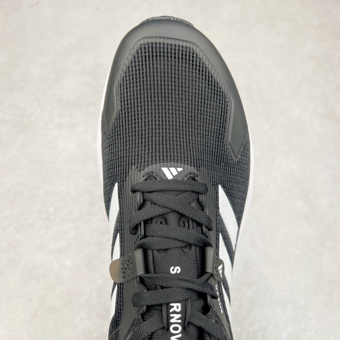 图片[4]-AD Supernova Rise 阿迪全新休闲轻跑鞋 款鞋采用了Dreamstrike+ 中底 将缓冲材质与柔软的织物相结合 以最大限度地减少刺激性摩擦和慢跑后水泡的可能性 在美学方面 Supernova Rise 从自然和生物中汲取灵感 如深色底色和半绿色细节 尺码：36 36.5 37.5 38 38.5 39 40 40.5 41 42 42.5 43 44 44.5 45-选品中心