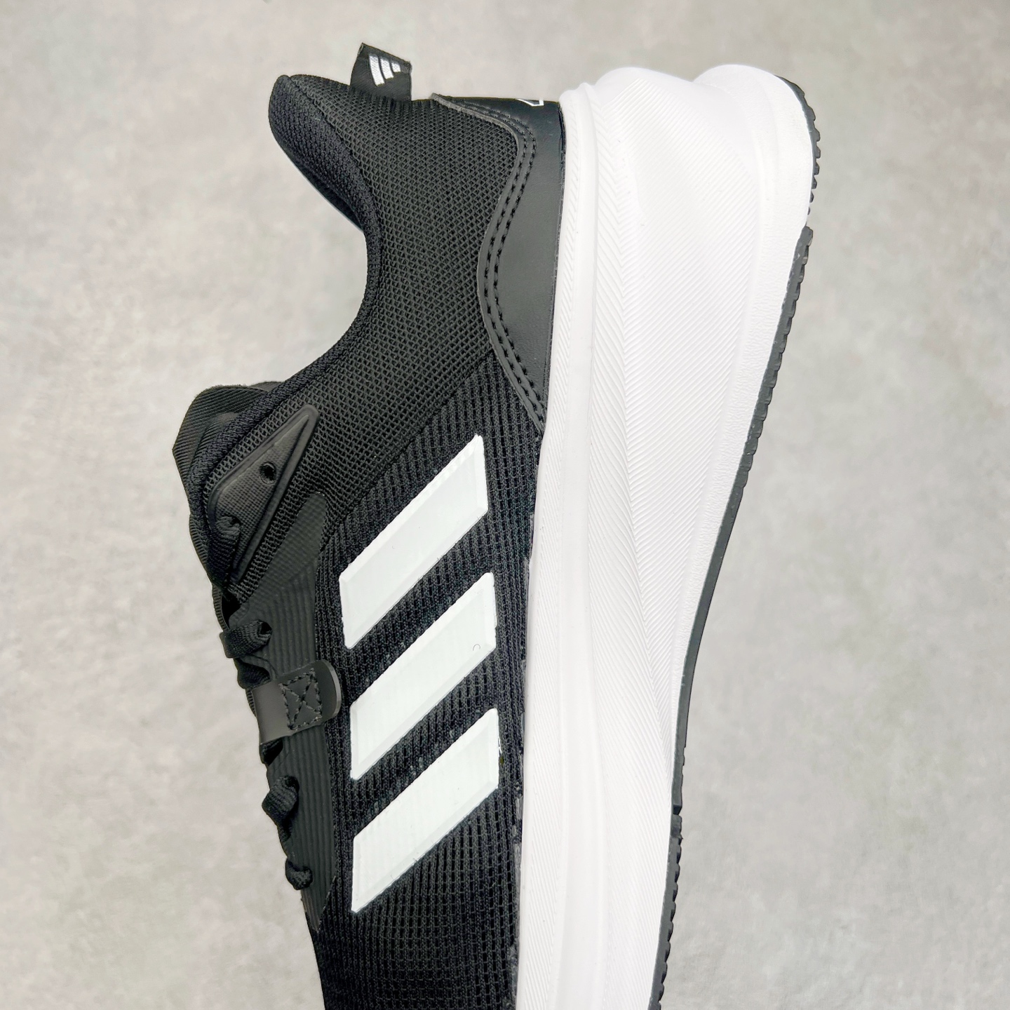 图片[7]-AD Supernova Rise 阿迪全新休闲轻跑鞋 款鞋采用了Dreamstrike+ 中底 将缓冲材质与柔软的织物相结合 以最大限度地减少刺激性摩擦和慢跑后水泡的可能性 在美学方面 Supernova Rise 从自然和生物中汲取灵感 如深色底色和半绿色细节 尺码：36 36.5 37.5 38 38.5 39 40 40.5 41 42 42.5 43 44 44.5 45-选品中心