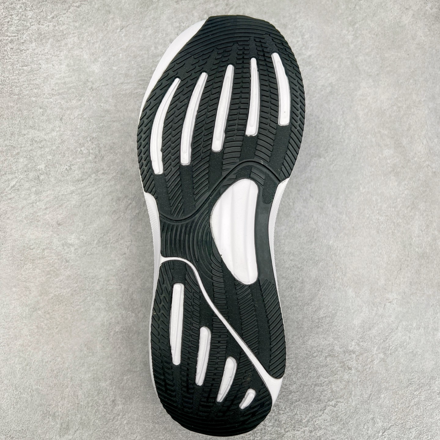 图片[9]-AD Supernova Rise 阿迪全新休闲轻跑鞋 款鞋采用了Dreamstrike+ 中底 将缓冲材质与柔软的织物相结合 以最大限度地减少刺激性摩擦和慢跑后水泡的可能性 在美学方面 Supernova Rise 从自然和生物中汲取灵感 如深色底色和半绿色细节 尺码：36 36.5 37.5 38 38.5 39 40 40.5 41 42 42.5 43 44 44.5 45-选品中心