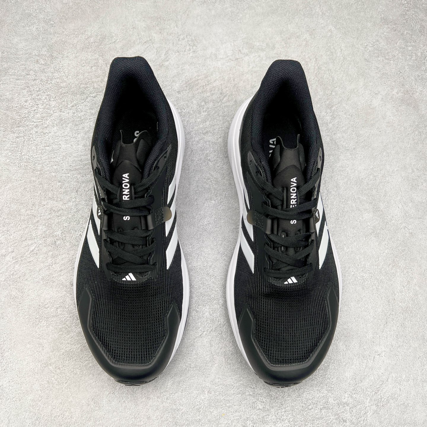 图片[2]-AD Supernova Rise 阿迪全新休闲轻跑鞋 款鞋采用了Dreamstrike+ 中底 将缓冲材质与柔软的织物相结合 以最大限度地减少刺激性摩擦和慢跑后水泡的可能性 在美学方面 Supernova Rise 从自然和生物中汲取灵感 如深色底色和半绿色细节 尺码：36 36.5 37.5 38 38.5 39 40 40.5 41 42 42.5 43 44 44.5 45-选品中心