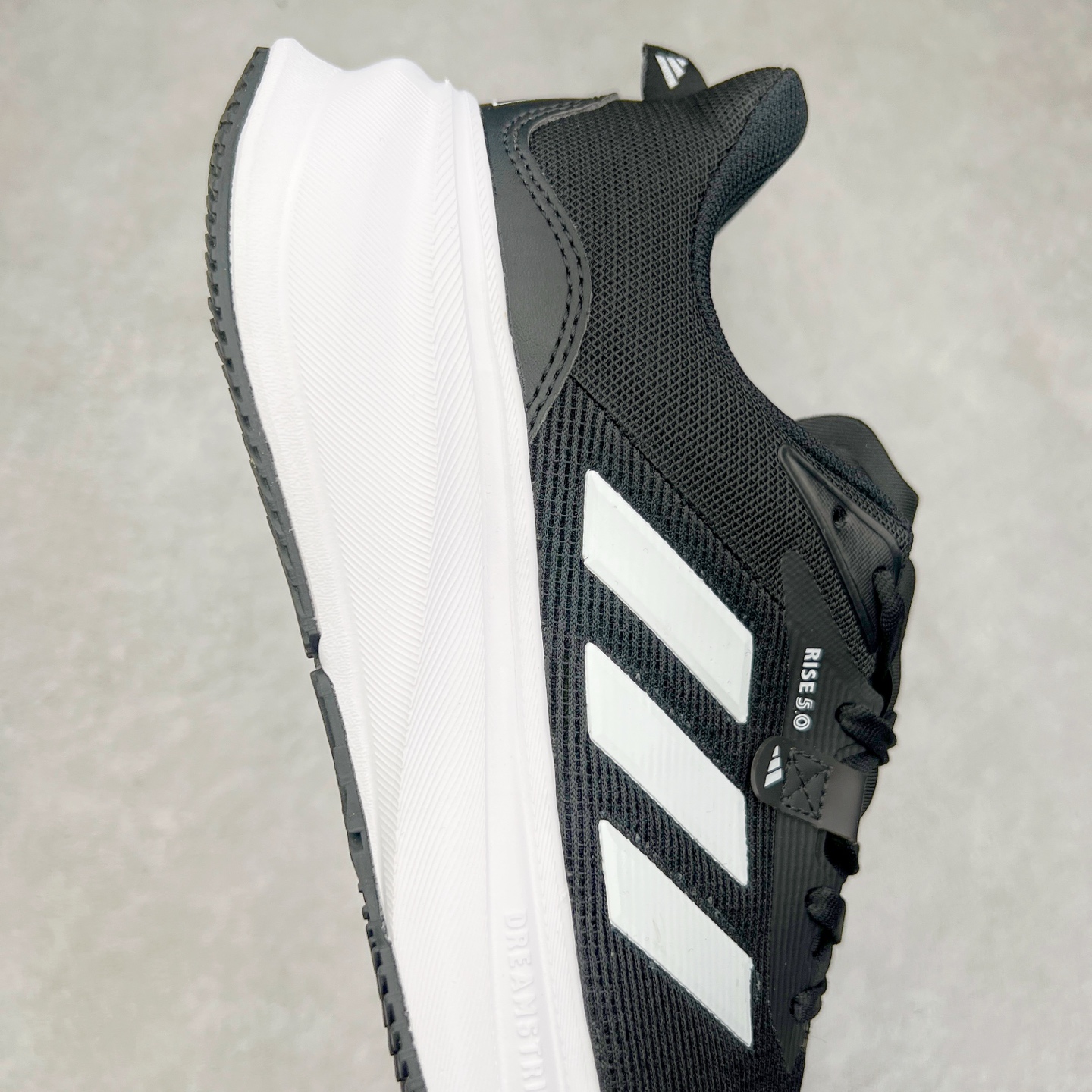 图片[6]-AD Supernova Rise 阿迪全新休闲轻跑鞋 款鞋采用了Dreamstrike+ 中底 将缓冲材质与柔软的织物相结合 以最大限度地减少刺激性摩擦和慢跑后水泡的可能性 在美学方面 Supernova Rise 从自然和生物中汲取灵感 如深色底色和半绿色细节 尺码：36 36.5 37.5 38 38.5 39 40 40.5 41 42 42.5 43 44 44.5 45-选品中心