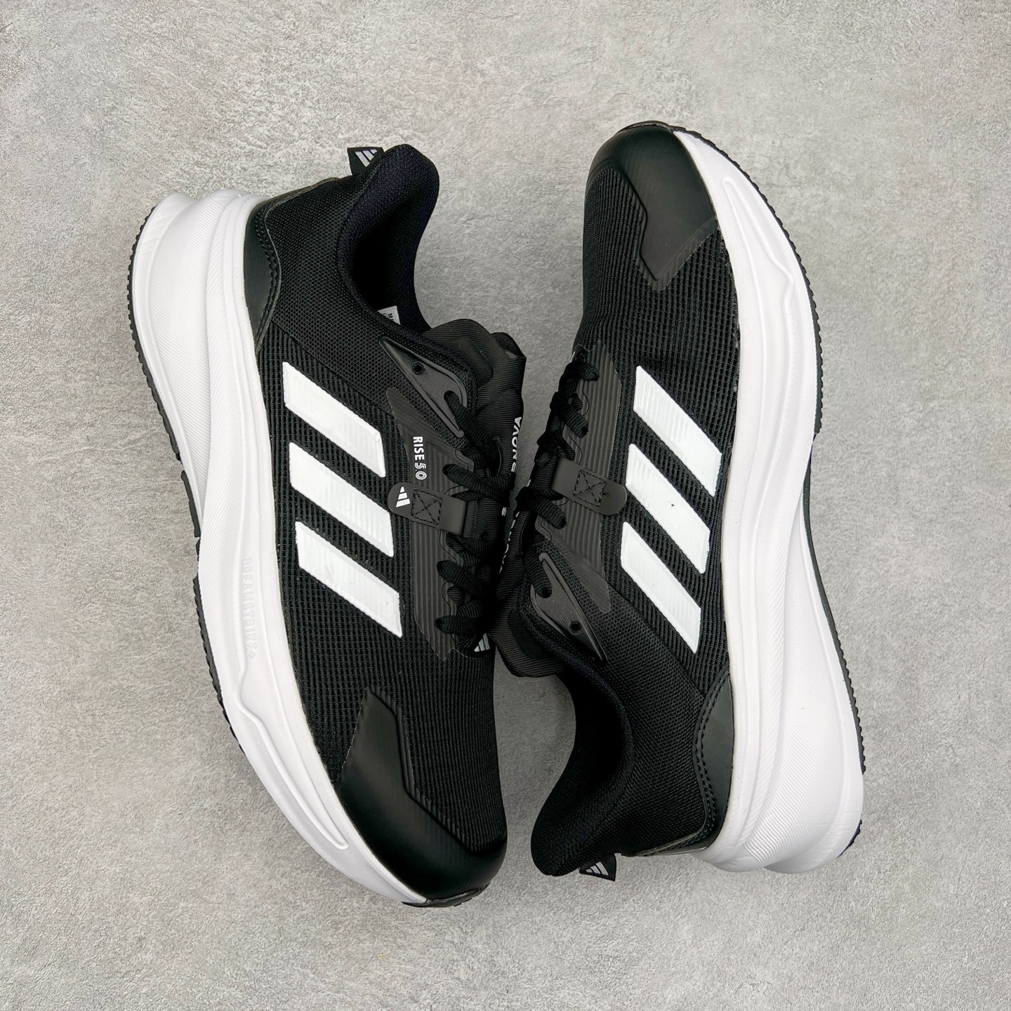 图片[3]-AD Supernova Rise 阿迪全新休闲轻跑鞋 款鞋采用了Dreamstrike+ 中底 将缓冲材质与柔软的织物相结合 以最大限度地减少刺激性摩擦和慢跑后水泡的可能性 在美学方面 Supernova Rise 从自然和生物中汲取灵感 如深色底色和半绿色细节 尺码：36 36.5 37.5 38 38.5 39 40 40.5 41 42 42.5 43 44 44.5 45-选品中心