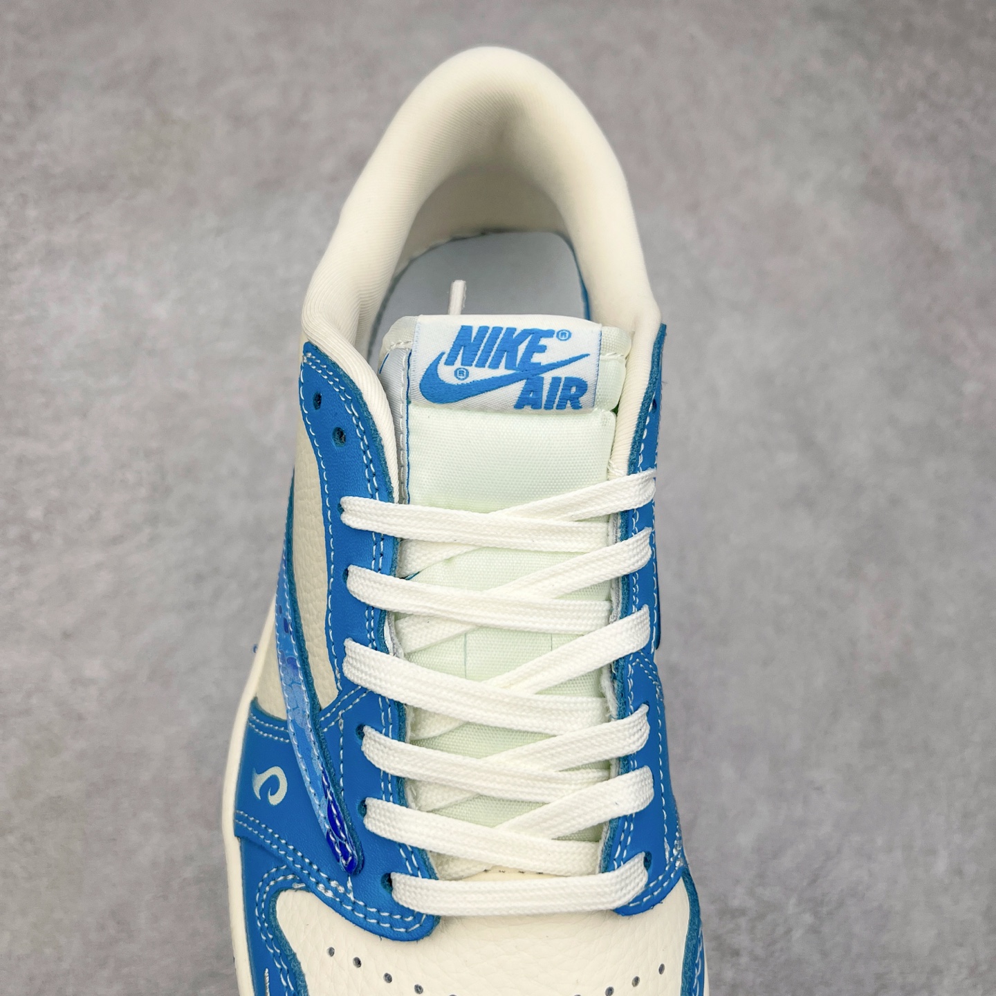 图片[5]-TS x Air Jordan AJ1 Low 倒钩低帮联名定制配色 XS2025-066 原厂内置气垫魔块 A模大底 头层小牛皮 鞋舌AJ原厂专用牛津布+AJ专用反口珍珠布+原厂无杂质高弹内里海棉+特殊封边弹力鞋带 尺码：36 36.5 37.5 38 38.5 39 40 40.5 41 42 42.5 43 44 44.5 45 46 47.5-选品中心