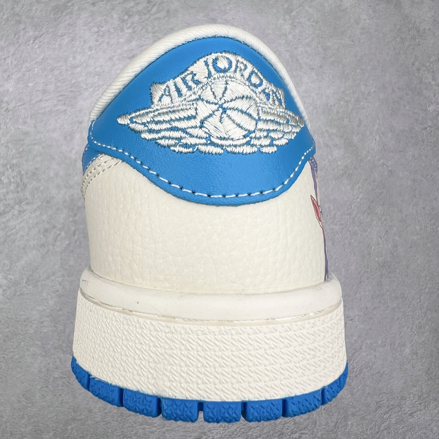 图片[8]-TS x Air Jordan AJ1 Low 倒钩低帮联名定制配色 XS2025-066 原厂内置气垫魔块 A模大底 头层小牛皮 鞋舌AJ原厂专用牛津布+AJ专用反口珍珠布+原厂无杂质高弹内里海棉+特殊封边弹力鞋带 尺码：36 36.5 37.5 38 38.5 39 40 40.5 41 42 42.5 43 44 44.5 45 46 47.5-选品中心