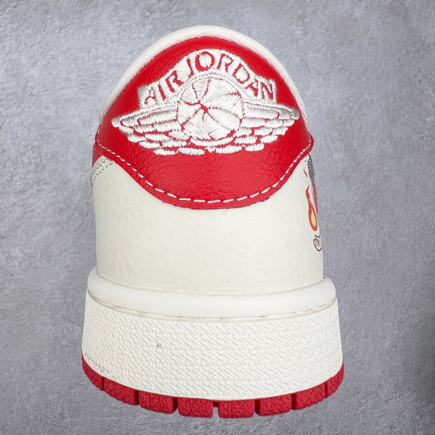 图片[8]-TS x Air Jordan AJ1 Low 倒钩低帮联名定制配色 XS2025-088 原厂内置气垫魔块 A模大底 头层小牛皮 鞋舌AJ原厂专用牛津布+AJ专用反口珍珠布+原厂无杂质高弹内里海棉+特殊封边弹力鞋带 尺码：36 36.5 37.5 38 38.5 39 40 40.5 41 42 42.5 43 44 44.5 45 46 47.5-选品中心