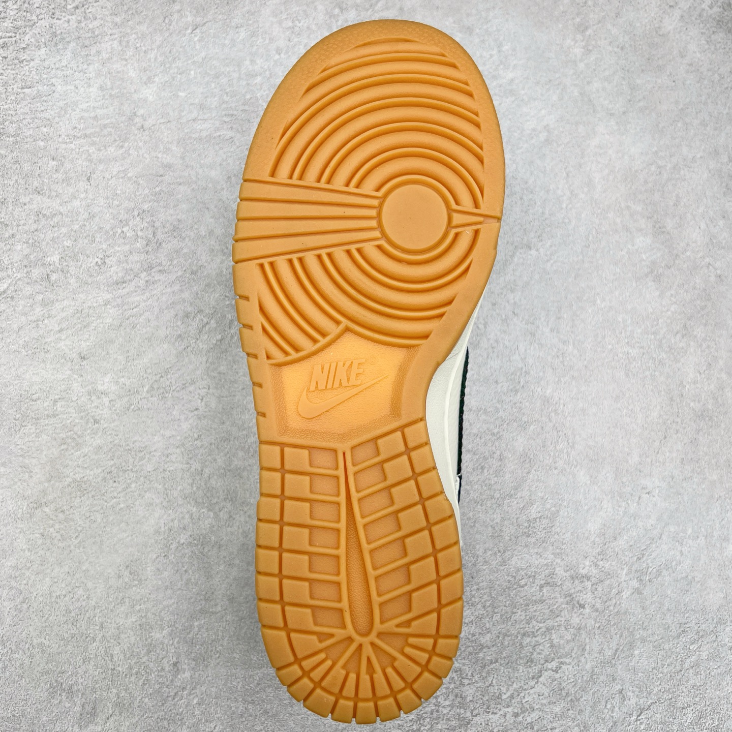 图片[9]-NK Dunk Low 定制配色 CH6336-227 大厂出品 极力推荐 原装头层材料 独家版型蒸餾加工帶來的是更好的视觉和脚感体验大厂纯原品质出货 清洁度 电绣工艺 皮料切割干净无任何毛边 细节完美 尺码：36 36.5 37.5 38 38.5 39 40 40.5 41 42 42.5 43 44 44.5 45-选品中心