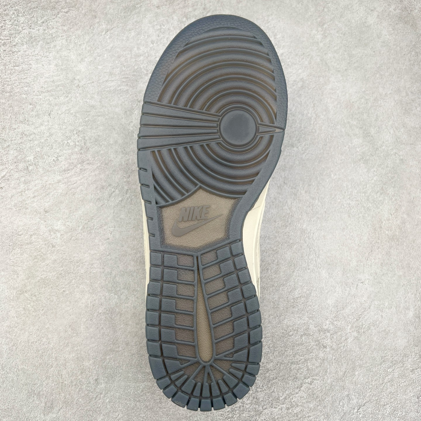 图片[9]-NK Dunk Low 定制配色 SJ2068-263 大厂出品 极力推荐 原装头层材料 独家版型蒸餾加工帶來的是更好的视觉和脚感体验大厂纯原品质出货 清洁度 电绣工艺 皮料切割干净无任何毛边 细节完美 尺码：36 36.5 37.5 38 38.5 39 40 40.5 41 42 42.5 43 44 44.5 45-选品中心