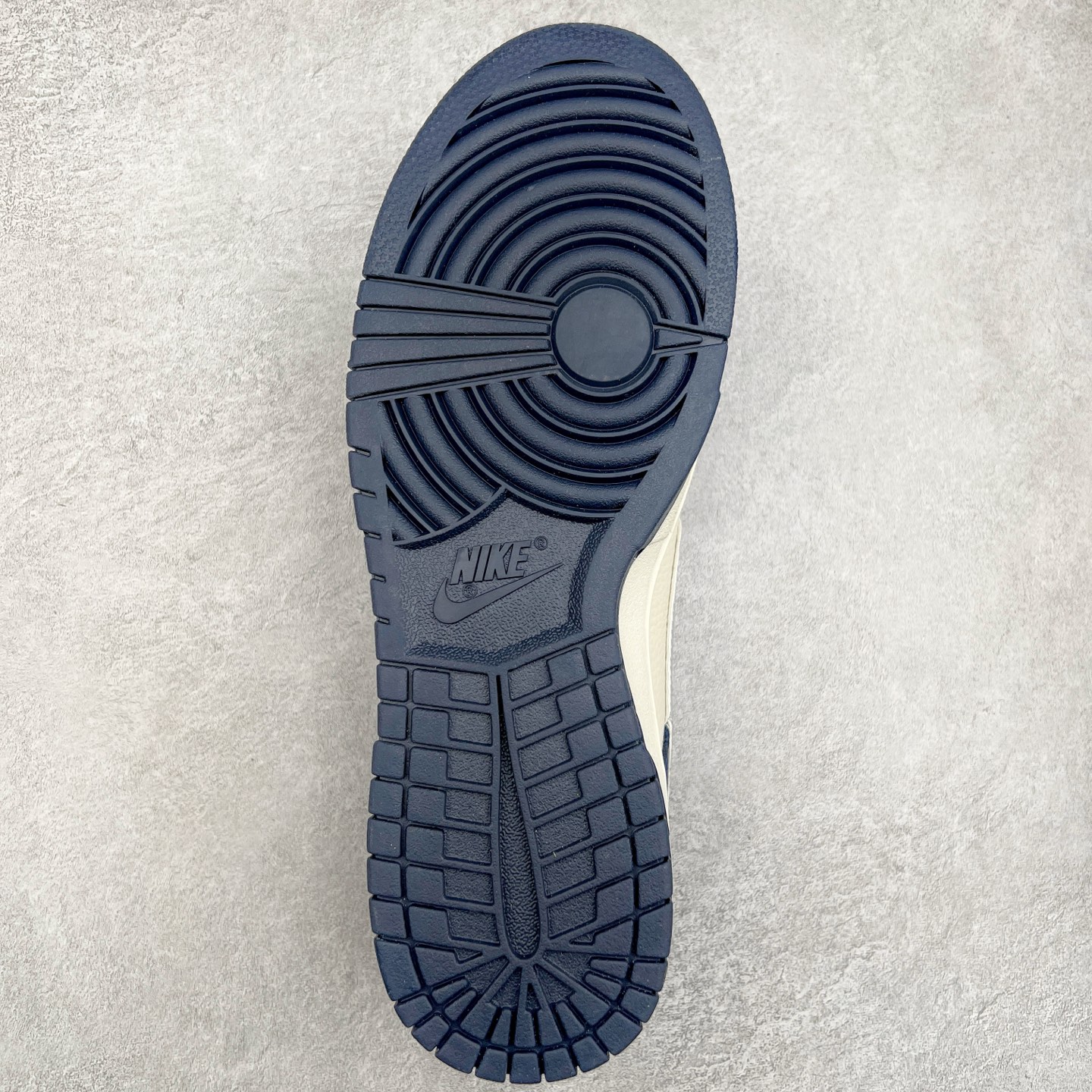 图片[9]-NK Dunk Low 定制配色 KK1333-033 大厂出品 极力推荐 原装头层材料 独家版型蒸餾加工帶來的是更好的视觉和脚感体验大厂纯原品质出货 清洁度 电绣工艺 皮料切割干净无任何毛边 细节完美 尺码：36 36.5 37.5 38 38.5 39 40 40.5 41 42 42.5 43 44 44.5 45-选品中心