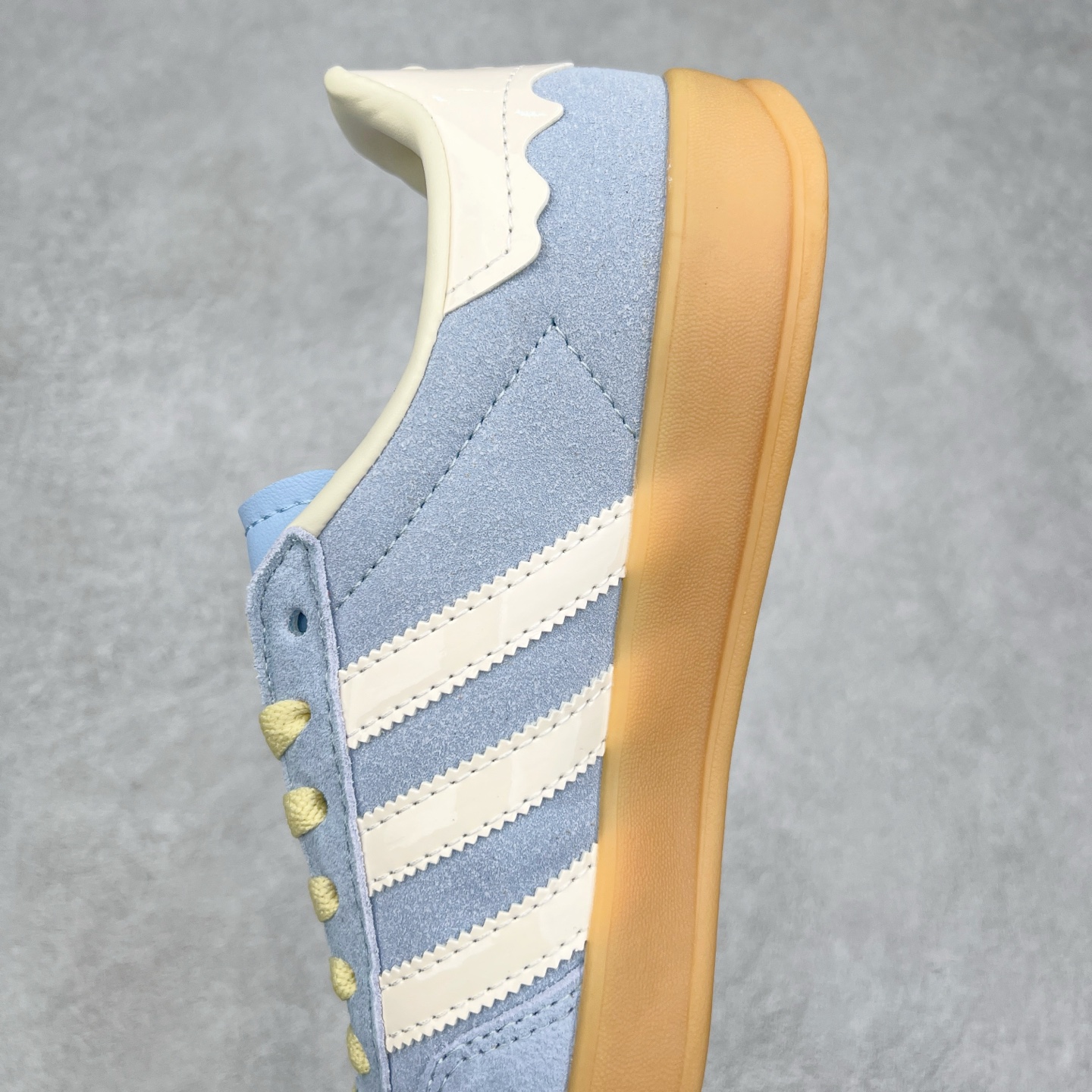 图片[7]-AD Gazelle Indoor Trainers 羚羊内训系列低帮复古百搭休闲运动德训风板鞋 JR8029 90年代经典的复刻版！自60年代以足球训练鞋面世以来,Gazelle就以其经典设计席卷全球。1991年版本的复刻,再造经典Gazelle。采用皮革打造,搭配浊色细节,让这款经典更加简约。尺码：36 36⅔ 37⅓ 38 38⅔ 39⅓ 40 40⅔ 41⅓ 42 42⅔ 43⅓ 44 45-选品中心