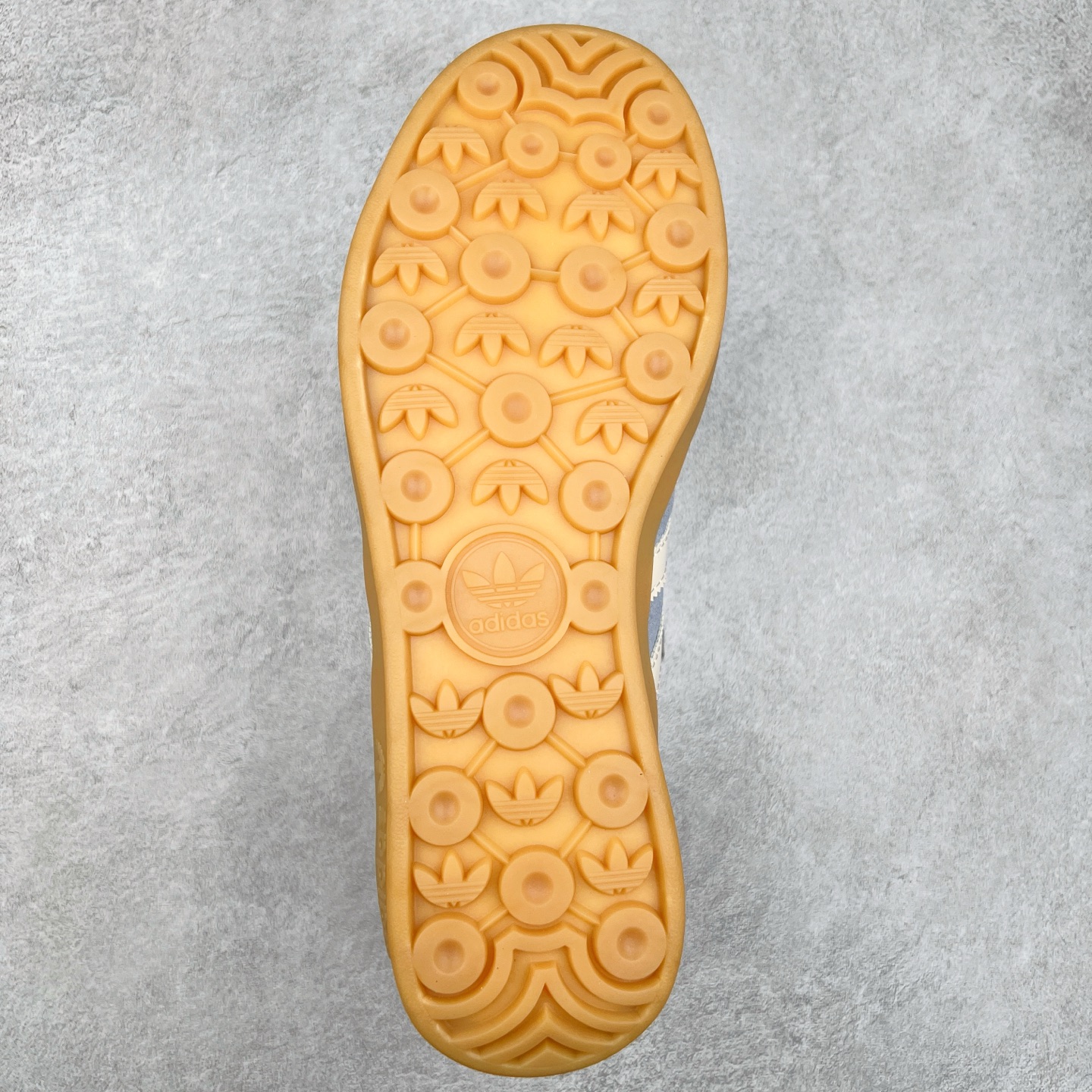 图片[9]-AD Gazelle Indoor Trainers 羚羊内训系列低帮复古百搭休闲运动德训风板鞋 JR8029 90年代经典的复刻版！自60年代以足球训练鞋面世以来,Gazelle就以其经典设计席卷全球。1991年版本的复刻,再造经典Gazelle。采用皮革打造,搭配浊色细节,让这款经典更加简约。尺码：36 36⅔ 37⅓ 38 38⅔ 39⅓ 40 40⅔ 41⅓ 42 42⅔ 43⅓ 44 45-选品中心