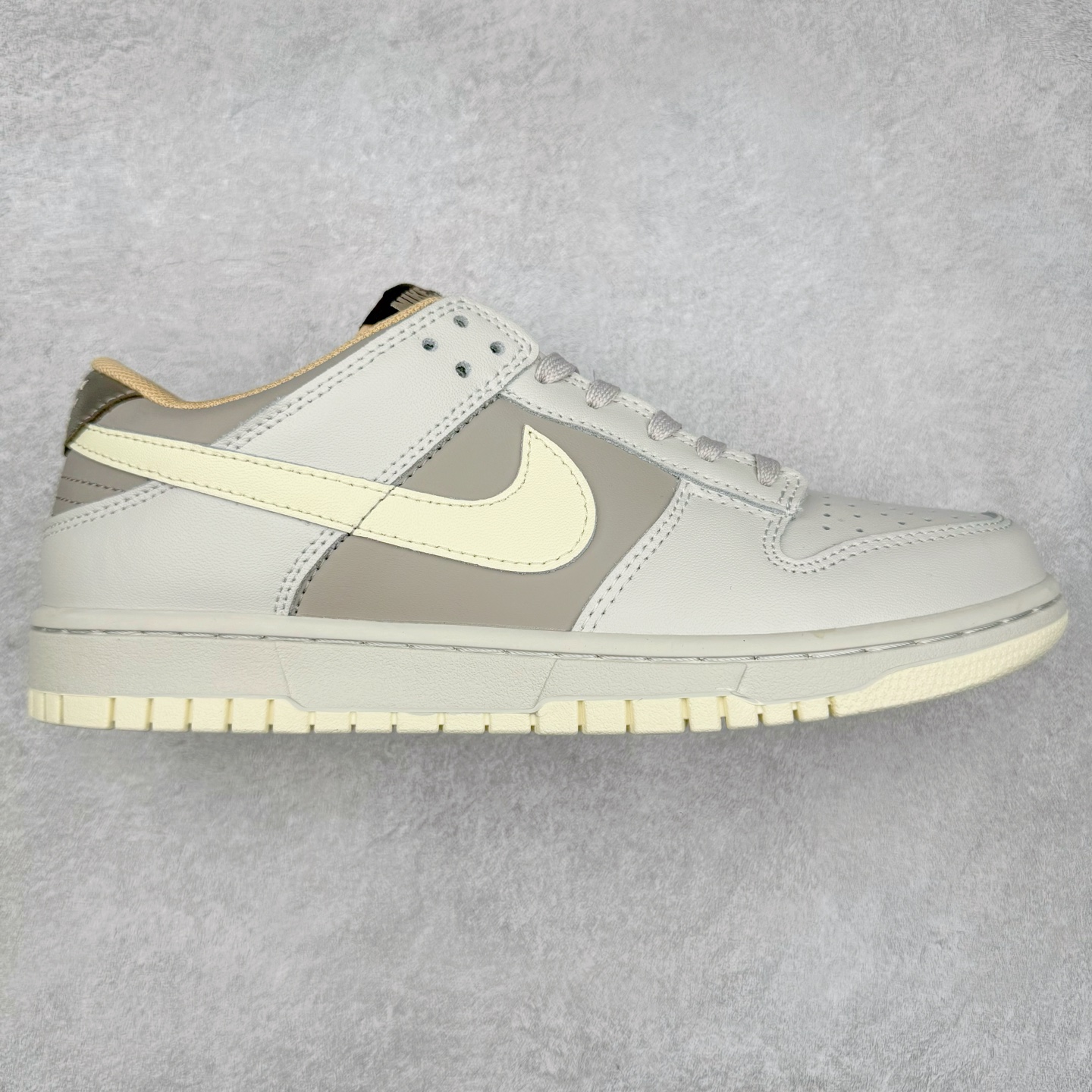 NK Dunk Low HF5441-001 全新支线性价比拉满 迎合行情定价 正确头层皮料 细节均购入原鞋校对开发 全套原纸板楦头加持 细节品控鞋型稳定 独家私模官方最新原厂磨具打造大底 鞋头坡度极致还原 原盒原配 玻璃冲刀 超高清洁度 全鞋零毛边皮料切割 正确中底布背胶中底布拉帮走线 尺码：36 36.5 37.5 38 38.5 39 40 40.5 41 42 42.5 43 44 44.5 45 46-选品中心